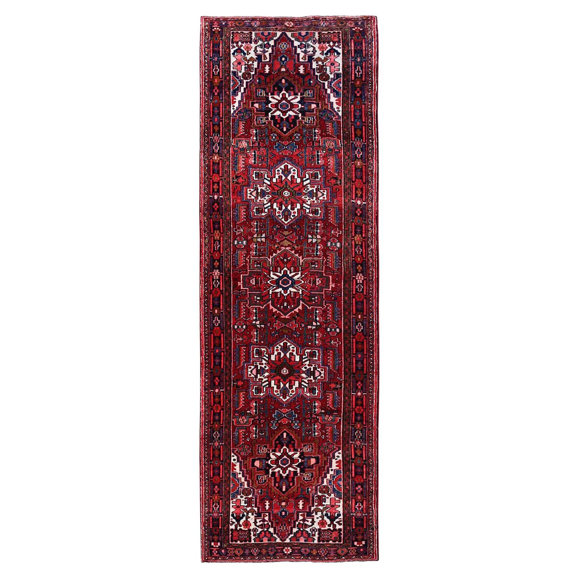 3'6"x11'5" Karminroter persischer Heriz-Läufer aus reiner Wolle, handgeknüpft, Vintage