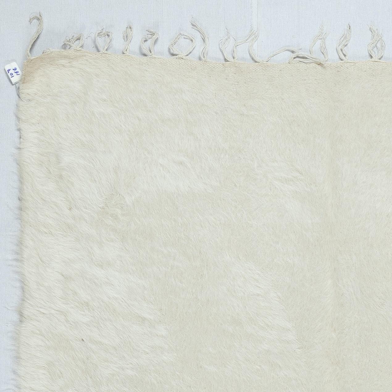 Tissé à la main 3.6x5.5 Ft Flat-weave Kilim Rug, Plain Cream Blanket, Wool Bedspread, Tablecloth en vente