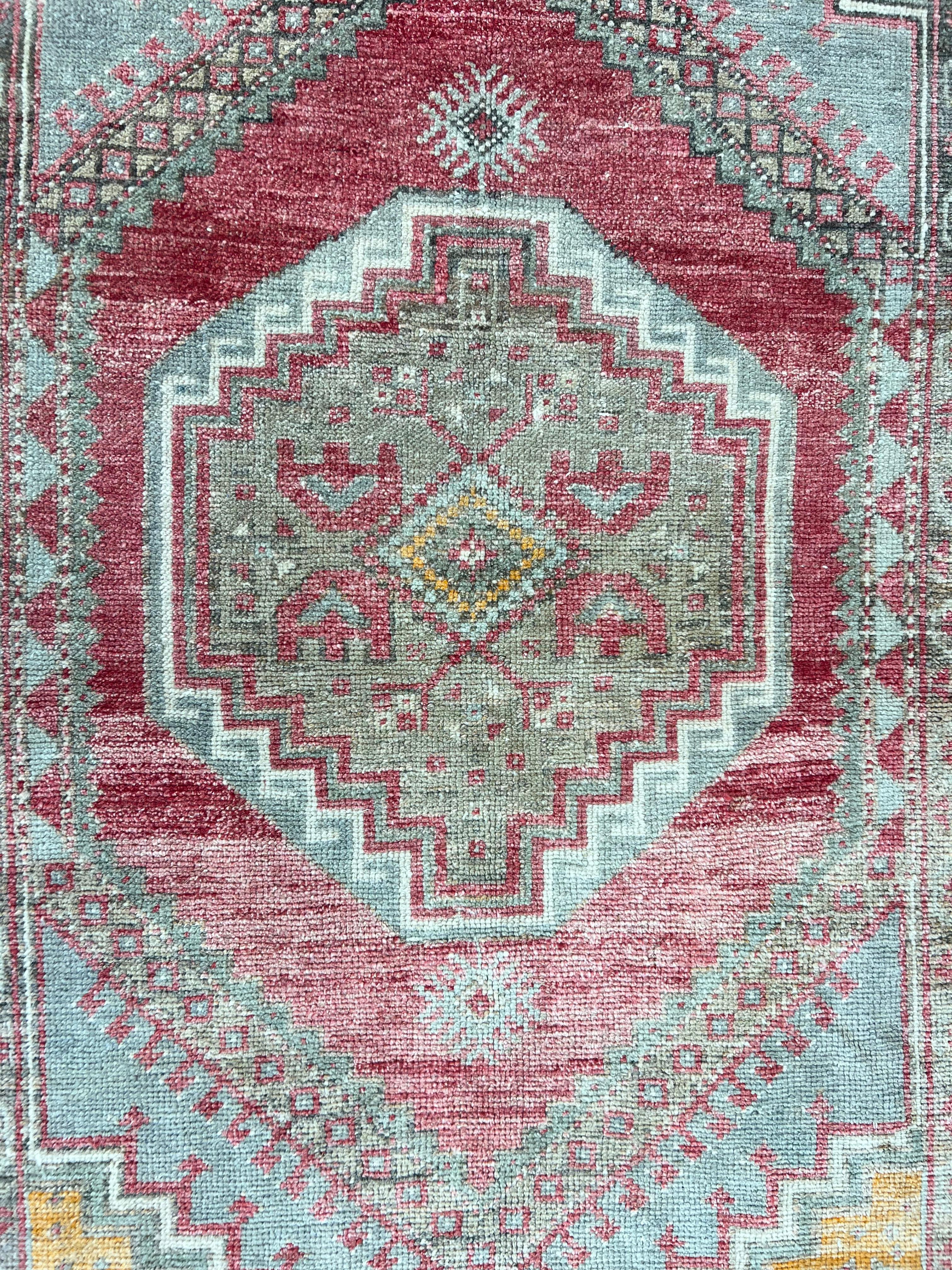Turc Tapis de Turquie des années 1950 3,6x6 Ft avec poils de laine doux en rouge chaud, gris orangé