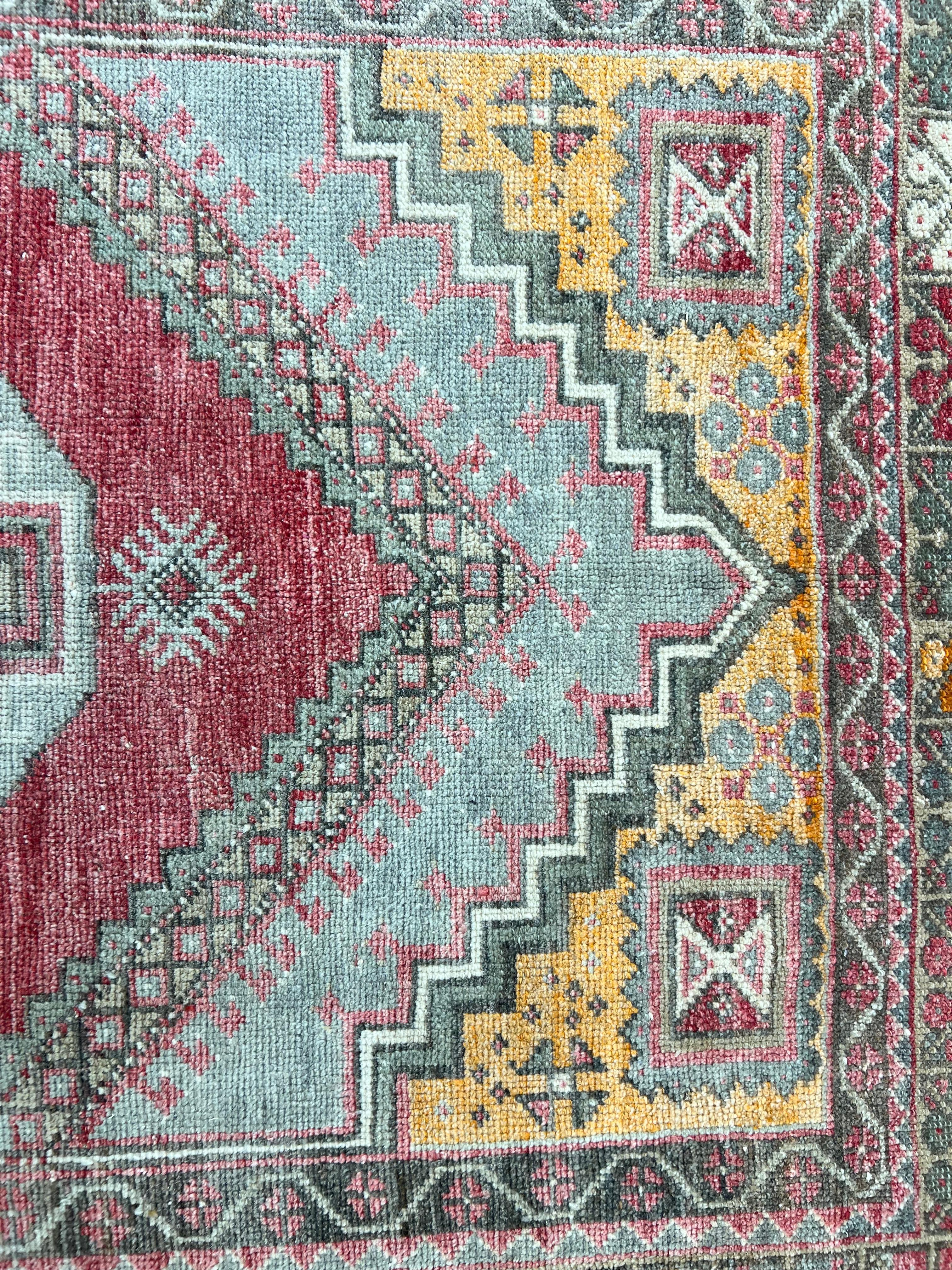 Tapis de Turquie des années 1950 3,6x6 Ft avec poils de laine doux en rouge chaud, gris orangé 1