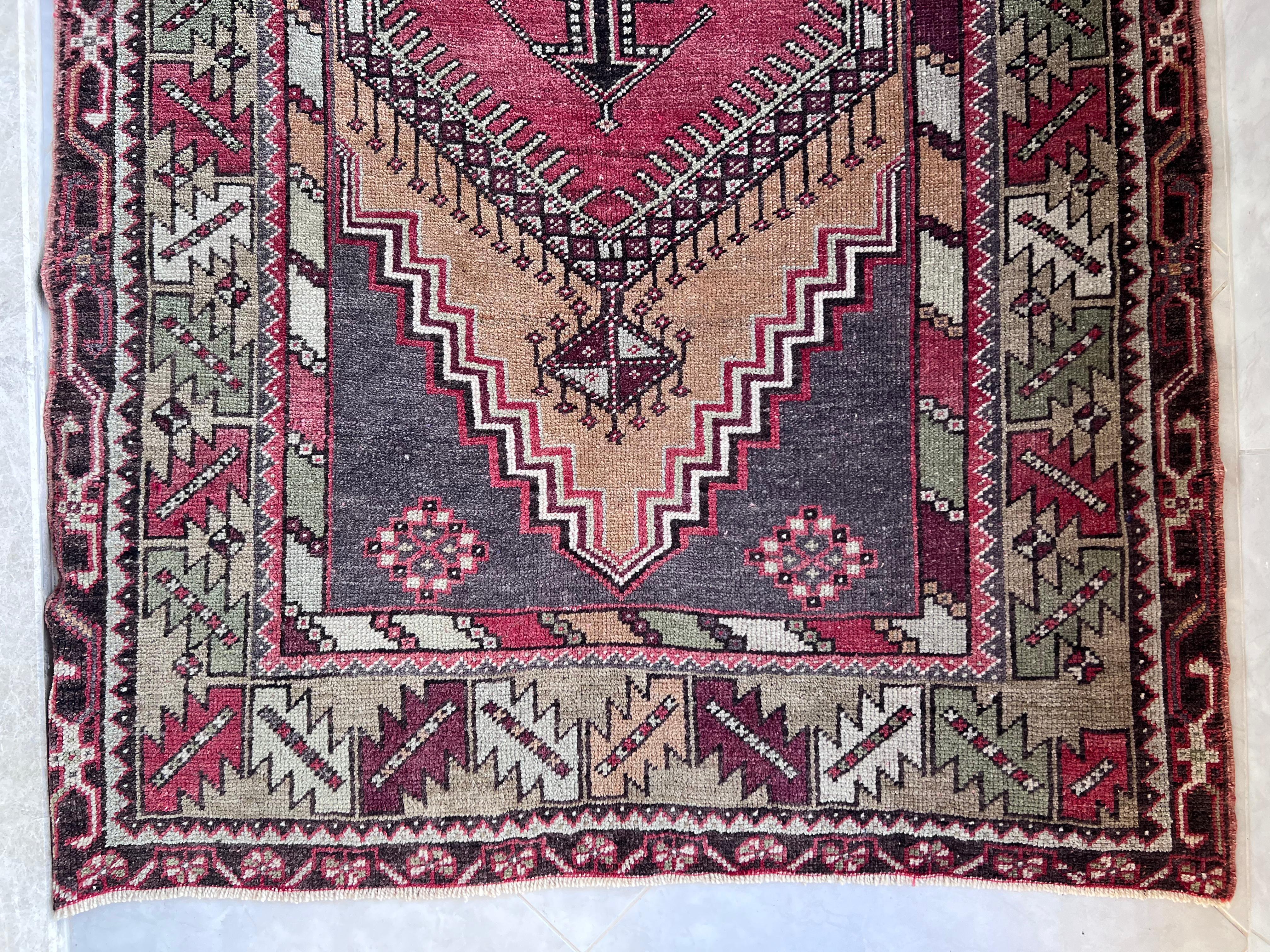 Alfombra turca anudada a mano de estilo tribal. 100% Lana Tribal en venta