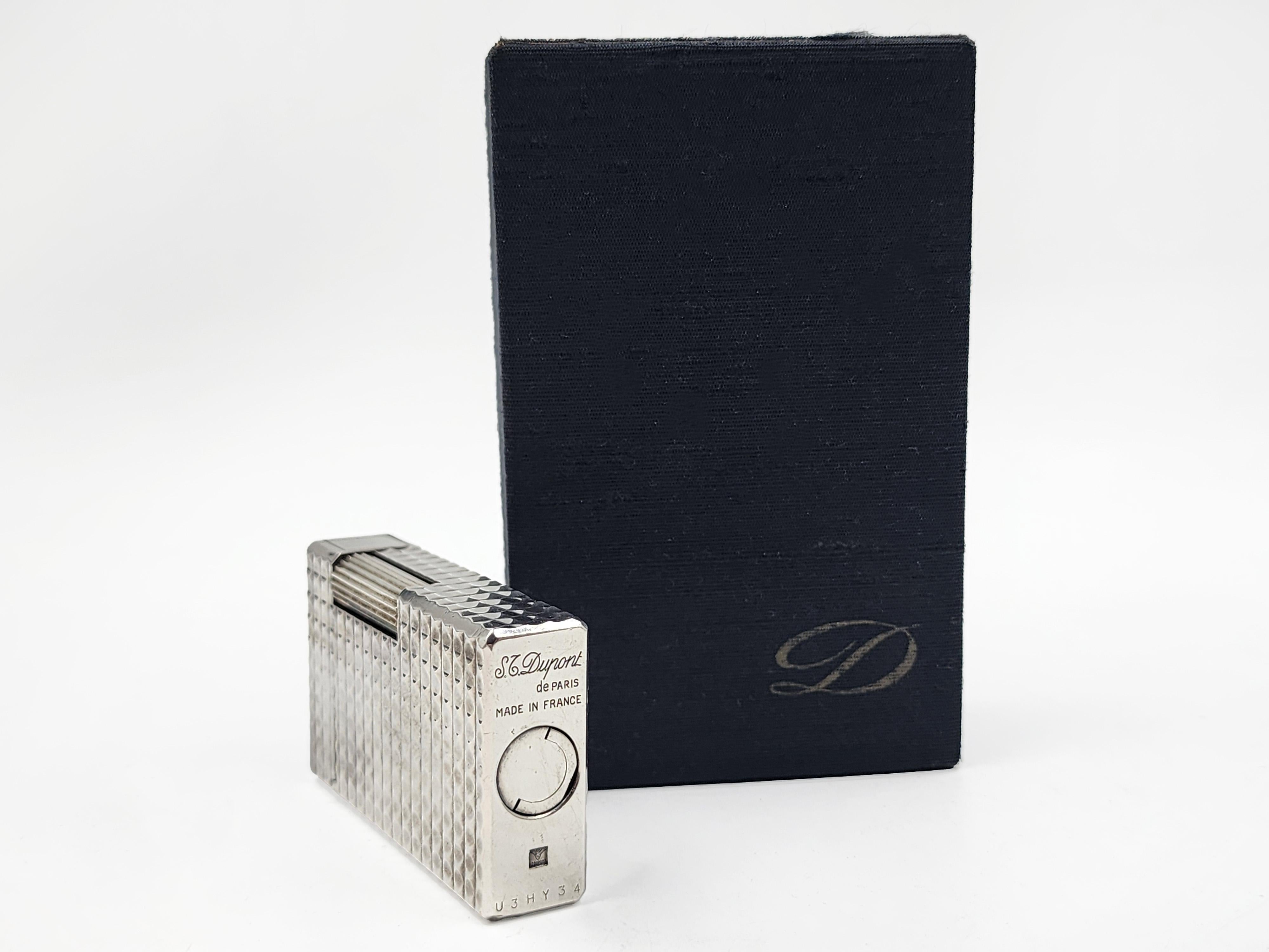 Hand-Crafted 37 / 5.000 S.T. Dupont lighter from the 1970s For Sale