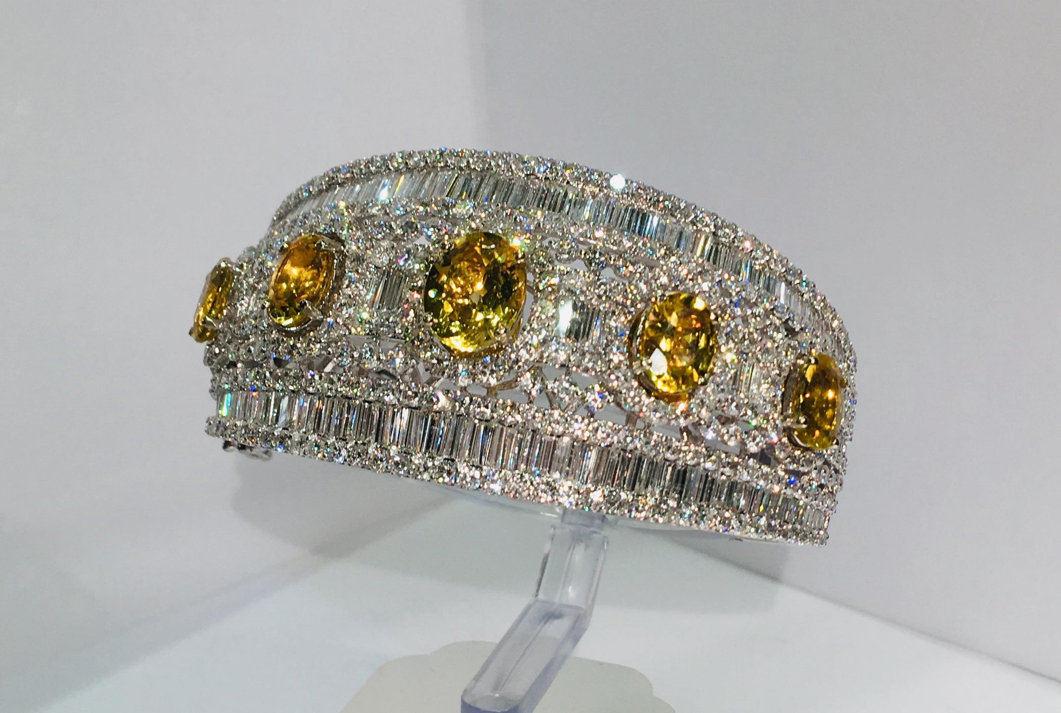 Contemporary 37 Carat Diamond and Yellow Topaz 18 Karat Hinged Bangle Bracelet