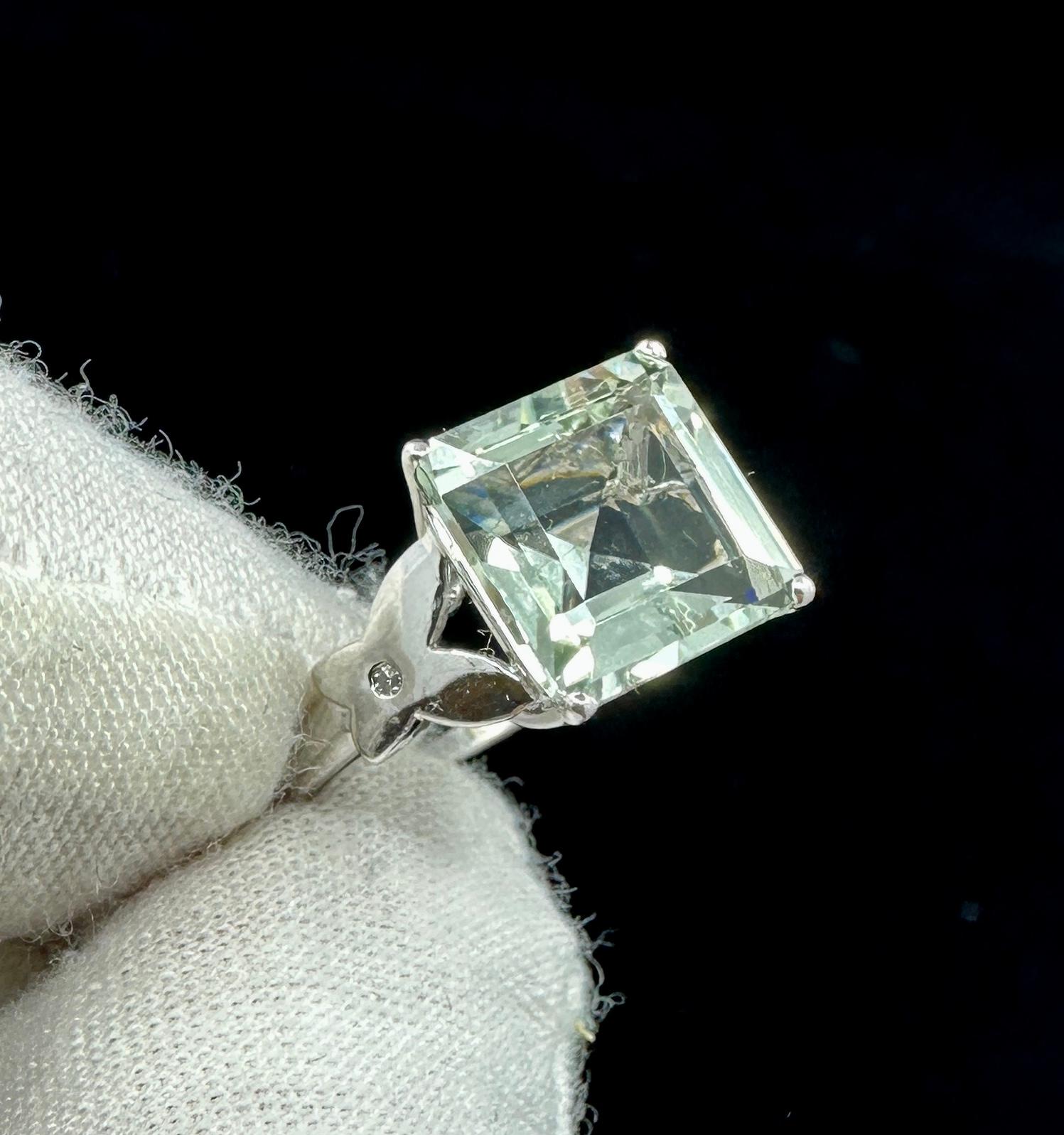 3,7 Karat Grüner Amethyst Ring Weißgold Quadratischer Stufenschliff Solitär Art Deco (Smaragdschliff) im Angebot