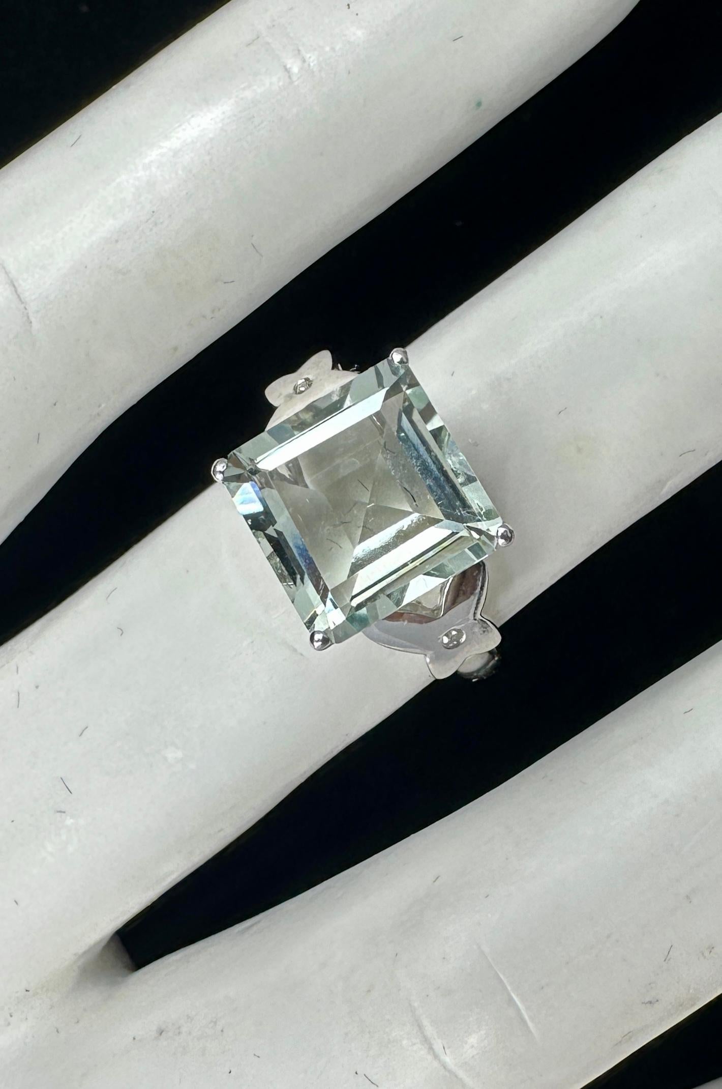 3,7 Karat Grüner Amethyst Ring Weißgold Quadratischer Stufenschliff Solitär Art Deco im Zustand „Hervorragend“ im Angebot in New York, NY