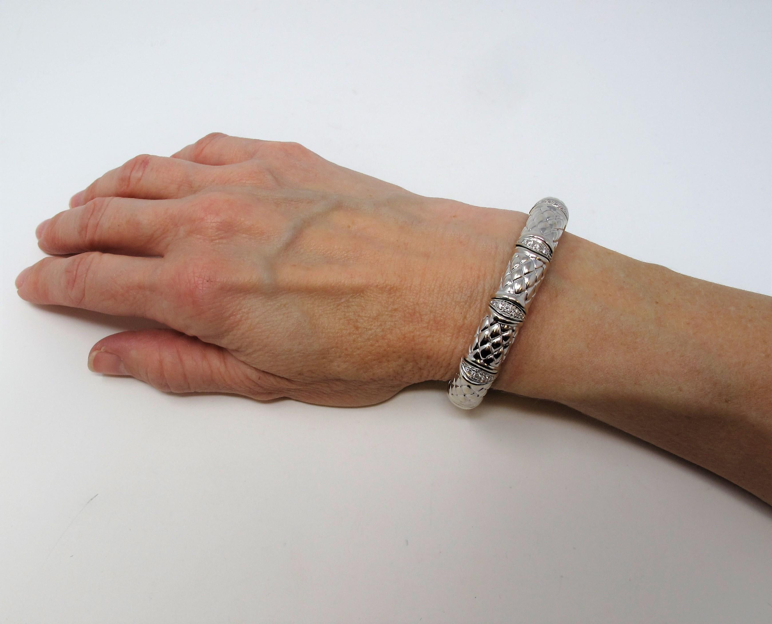 Pulsera brazalete flexible estilo bambú con diamantes pavé de .37 quilates Oro blanco de 18 quilates en venta 6