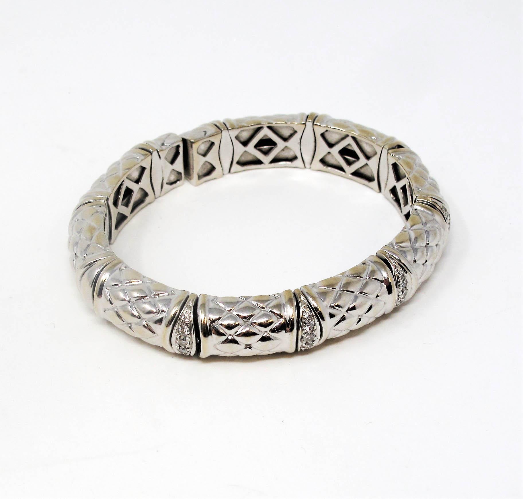 Pulsera brazalete flexible estilo bambú con diamantes pavé de .37 quilates Oro blanco de 18 quilates Corte redondo en venta