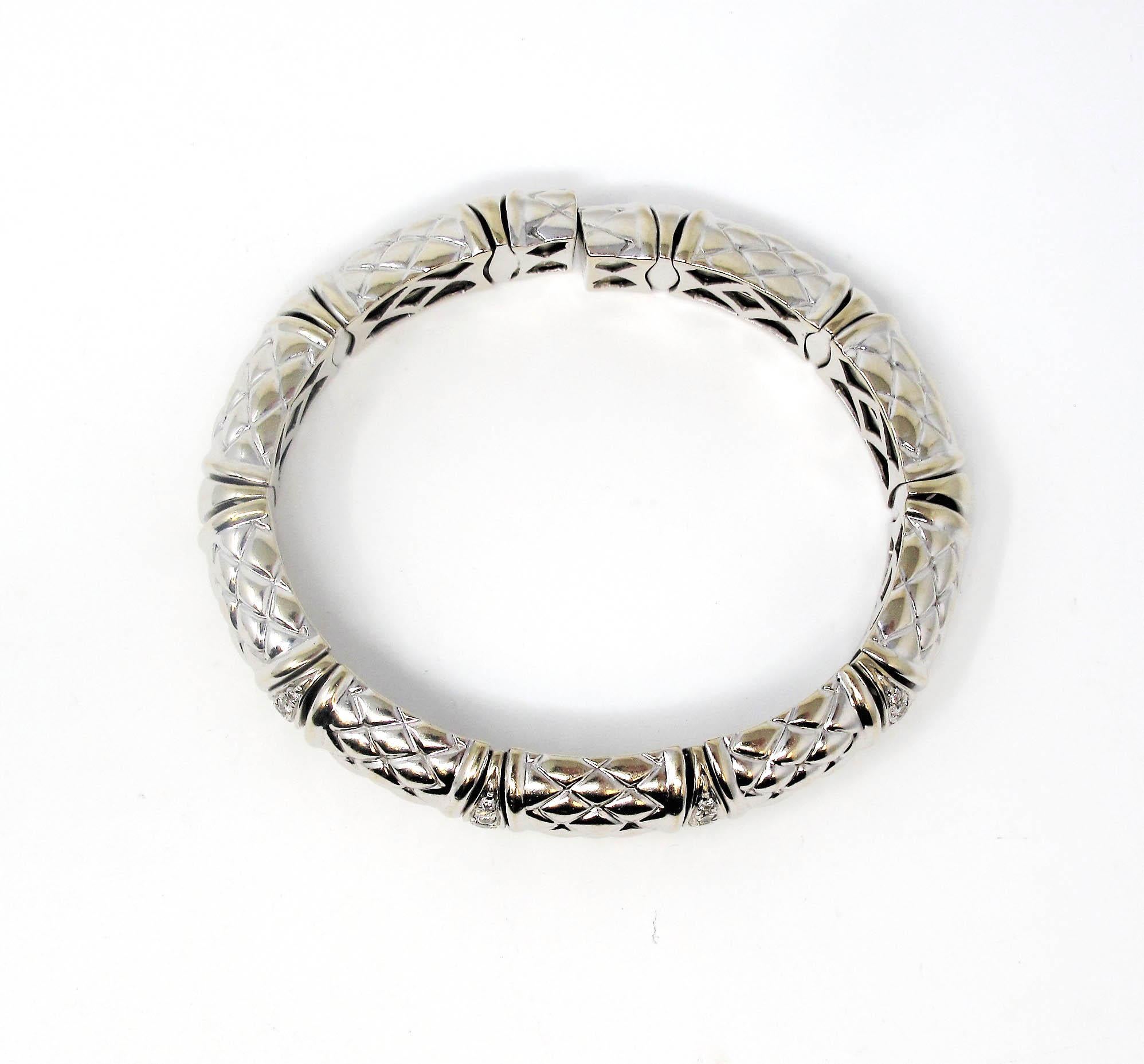 Pulsera brazalete flexible estilo bambú con diamantes pavé de .37 quilates Oro blanco de 18 quilates en Bueno estado para la venta en Scottsdale, AZ