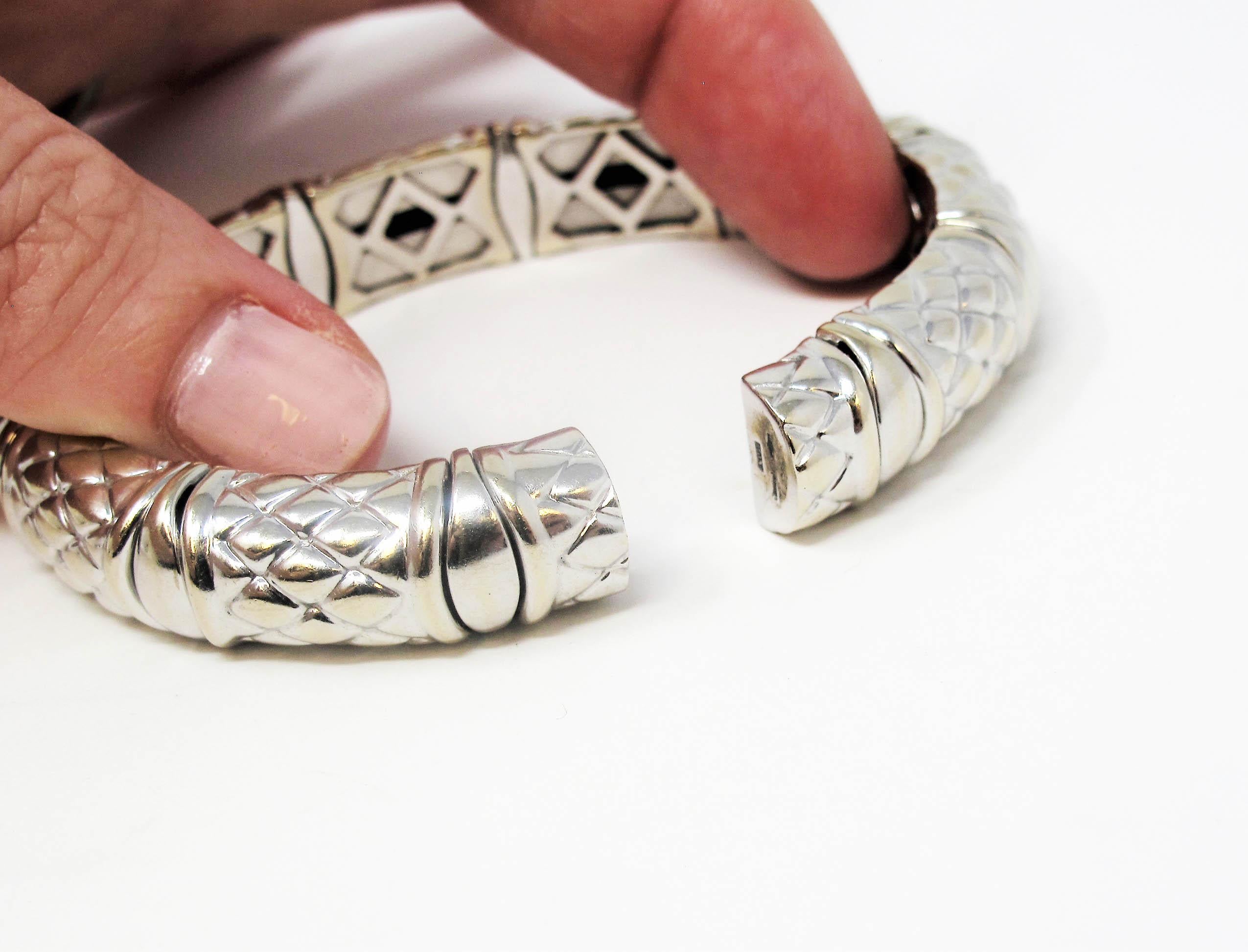 Bracelet jonc extensible en or blanc 18 carats avec diamants pavés de 0,37 carat de style bambou Pour femmes en vente