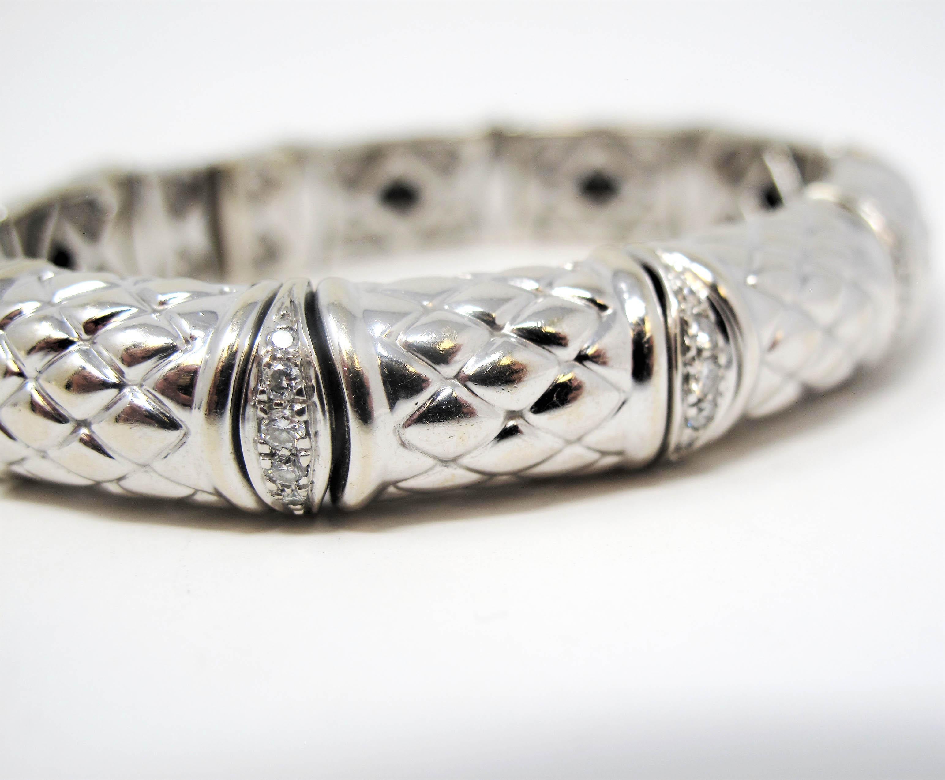 Pulsera brazalete flexible estilo bambú con diamantes pavé de .37 quilates Oro blanco de 18 quilates en venta 1