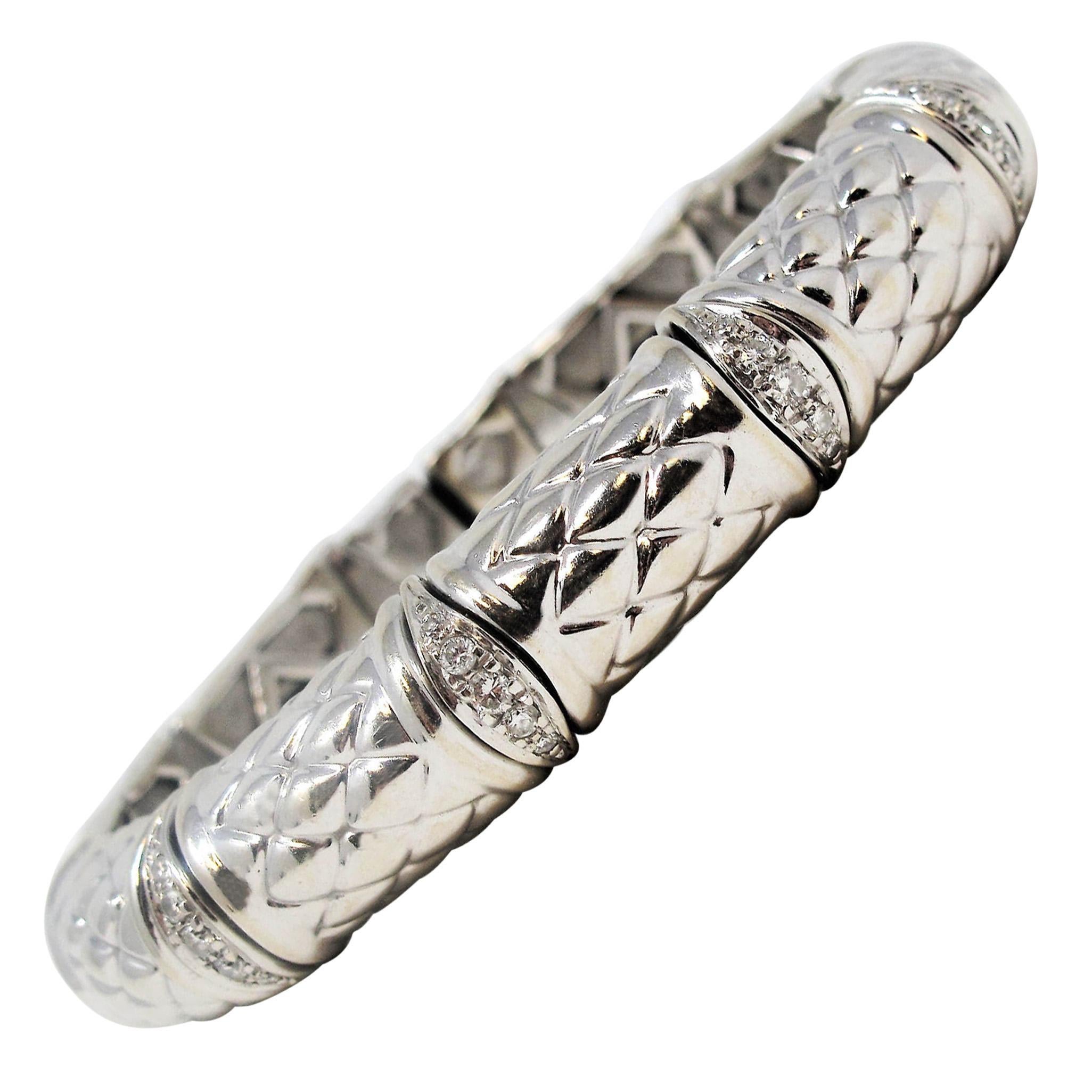 Bracelet jonc extensible en or blanc 18 carats avec diamants pavés de 0,37 carat de style bambou en vente
