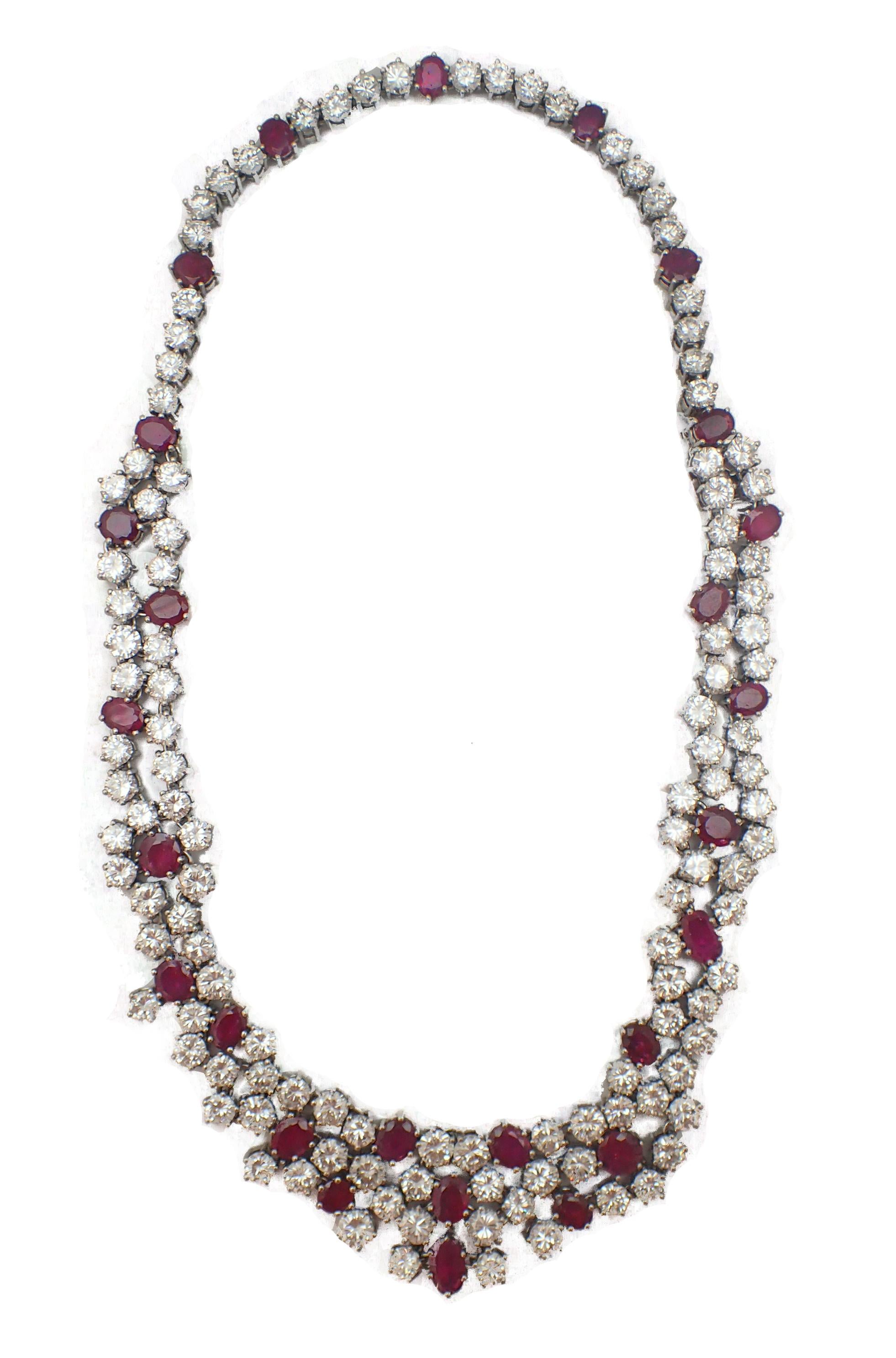 37 Carat Ruby and Diamond Necklace in Platinum In Excellent Condition For Sale In New York, NY