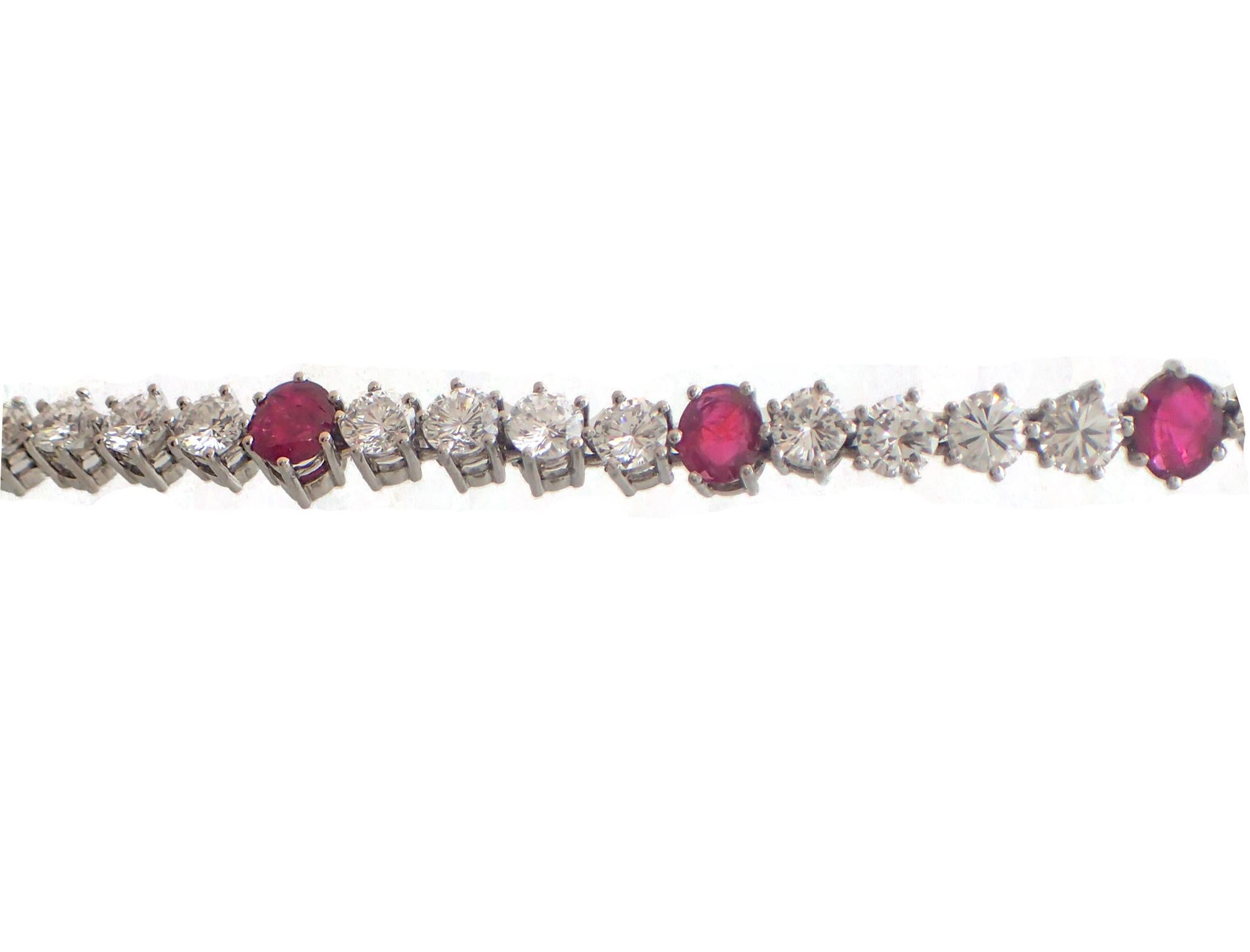 37 Carat Ruby and Diamond Necklace in Platinum For Sale 3