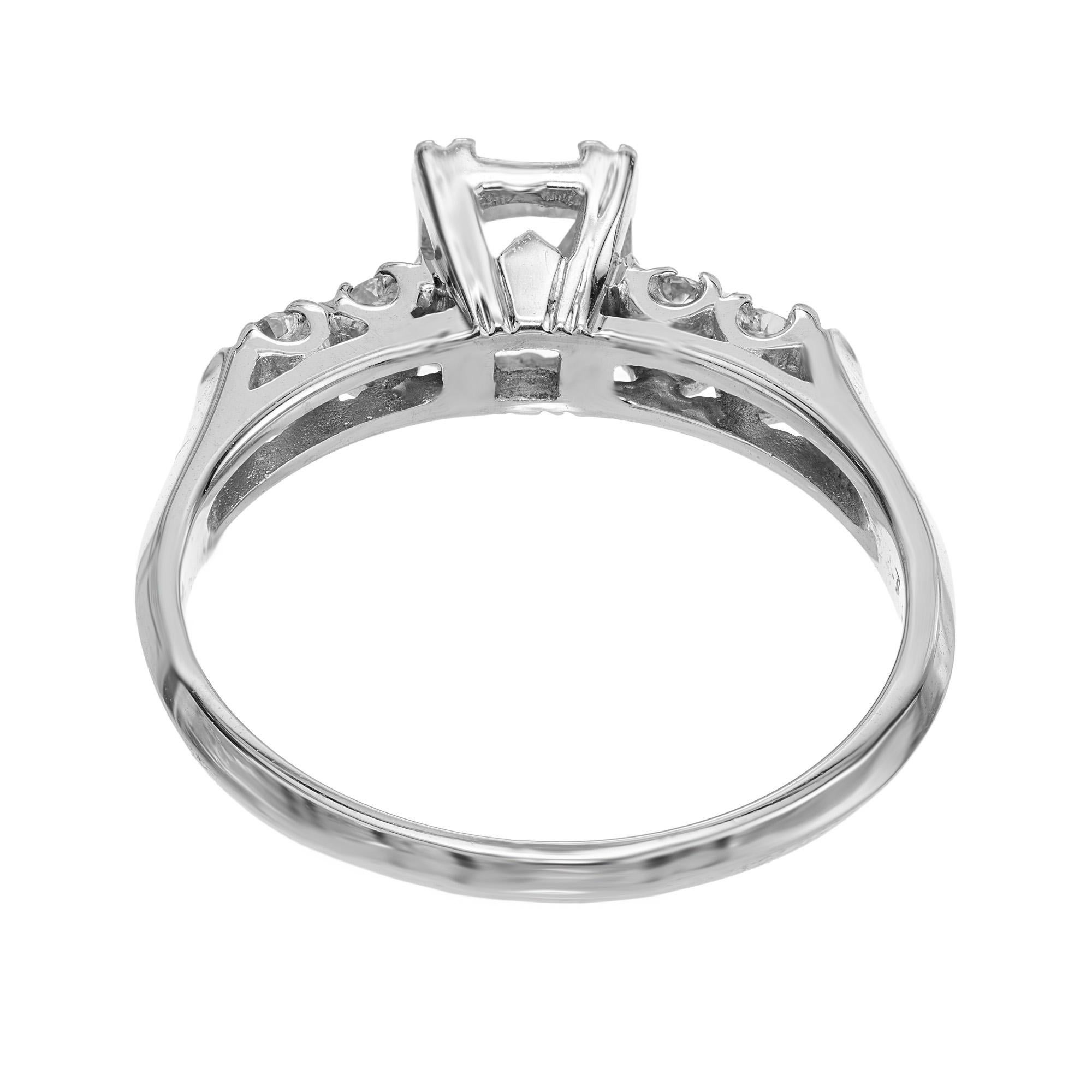 Bague de fiançailles en or blanc avec diamant carré de 0,37 carat Pour femmes en vente