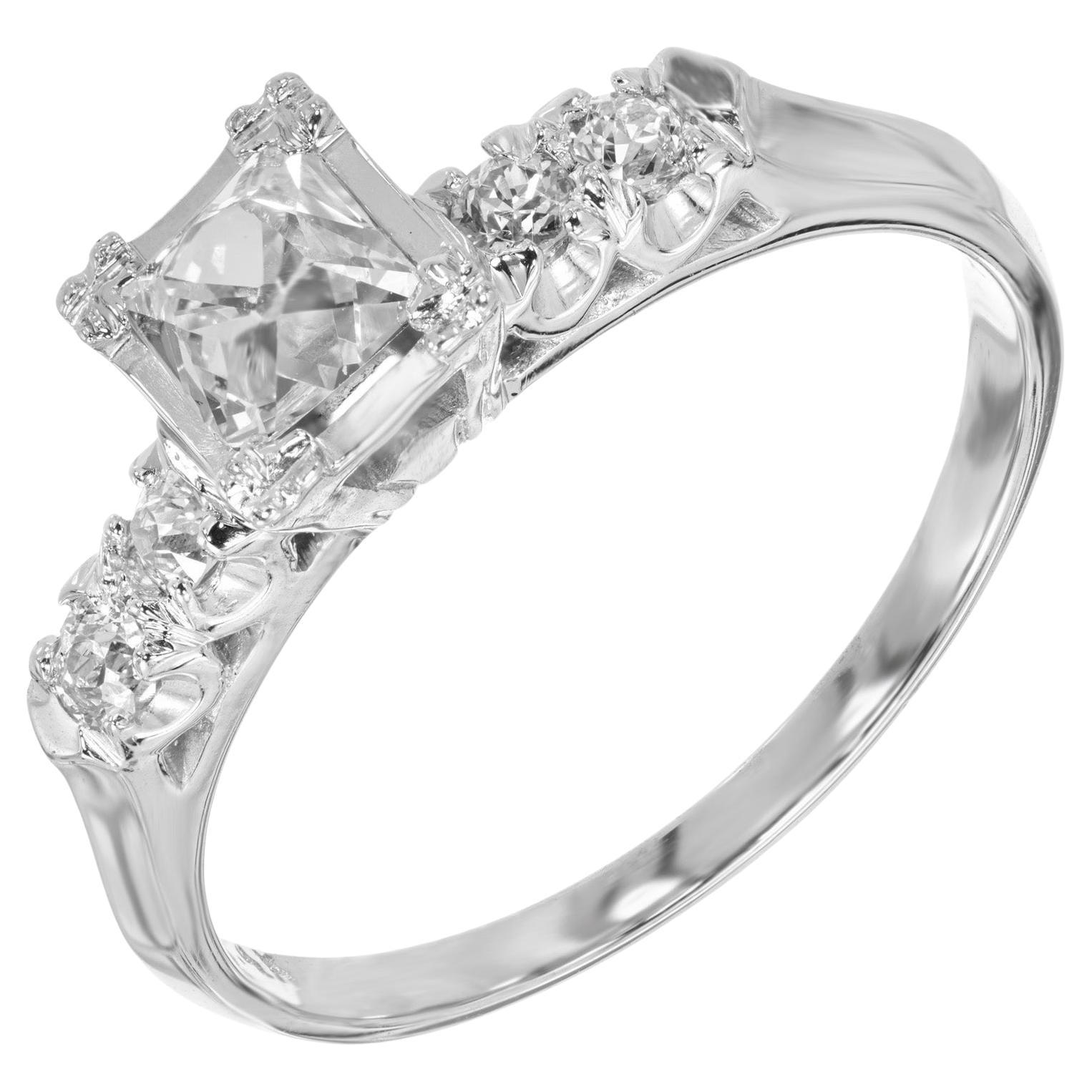 Bague de fiançailles en or blanc avec diamant carré de 0,37 carat en vente