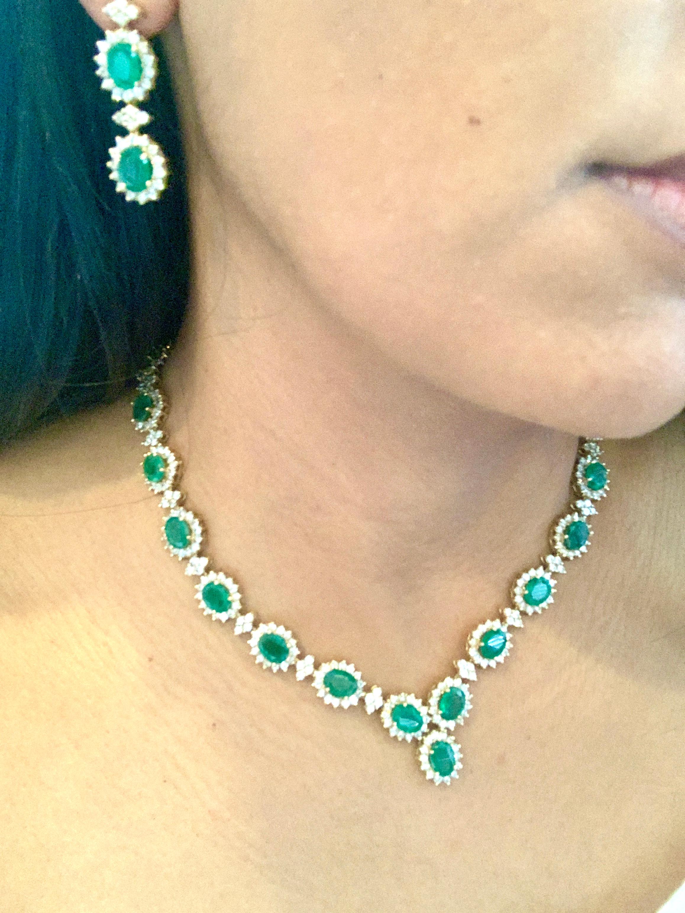 37 Ct Oval Shape Natural  Emerald & 22 Carat Diamond Necklace & Earring  Suite For Sale 10