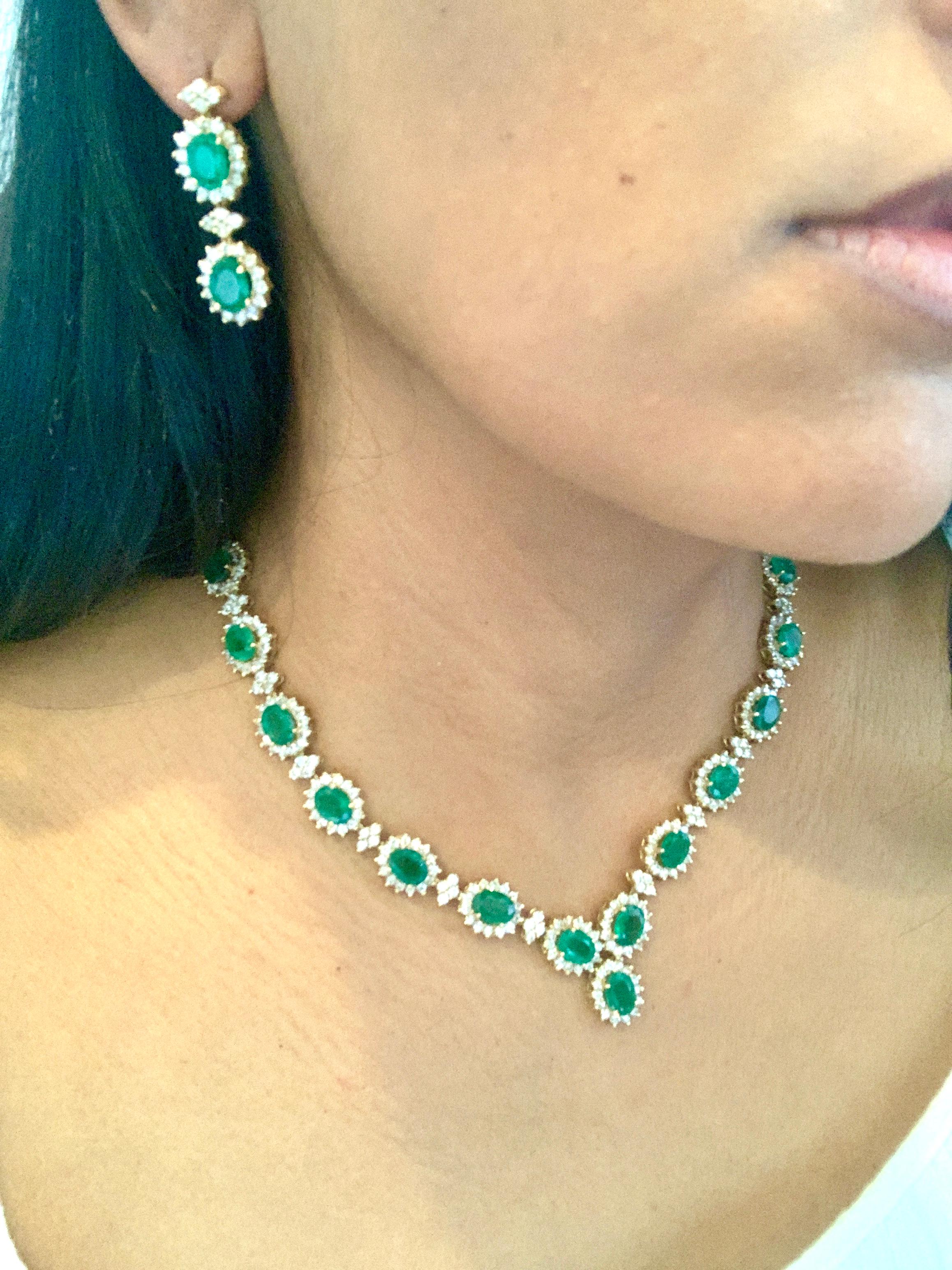 37 Ct Oval Shape Natural  Emerald & 22 Carat Diamond Necklace & Earring  Suite For Sale 11