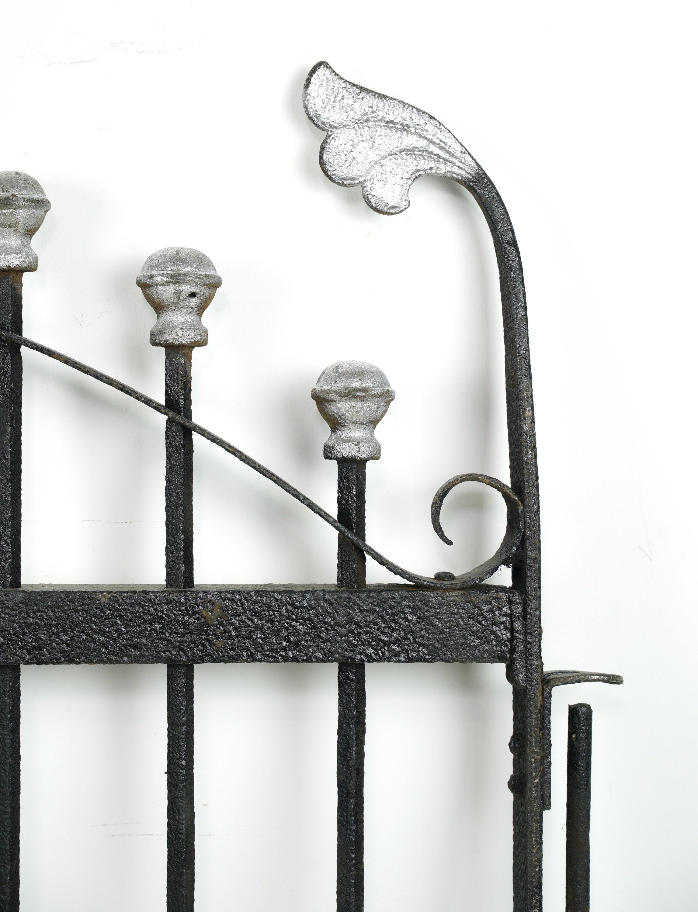 37 in. Wrought Iron Privacy Yard Gate w Ball Finials  In Good Condition For Sale In New York, NY