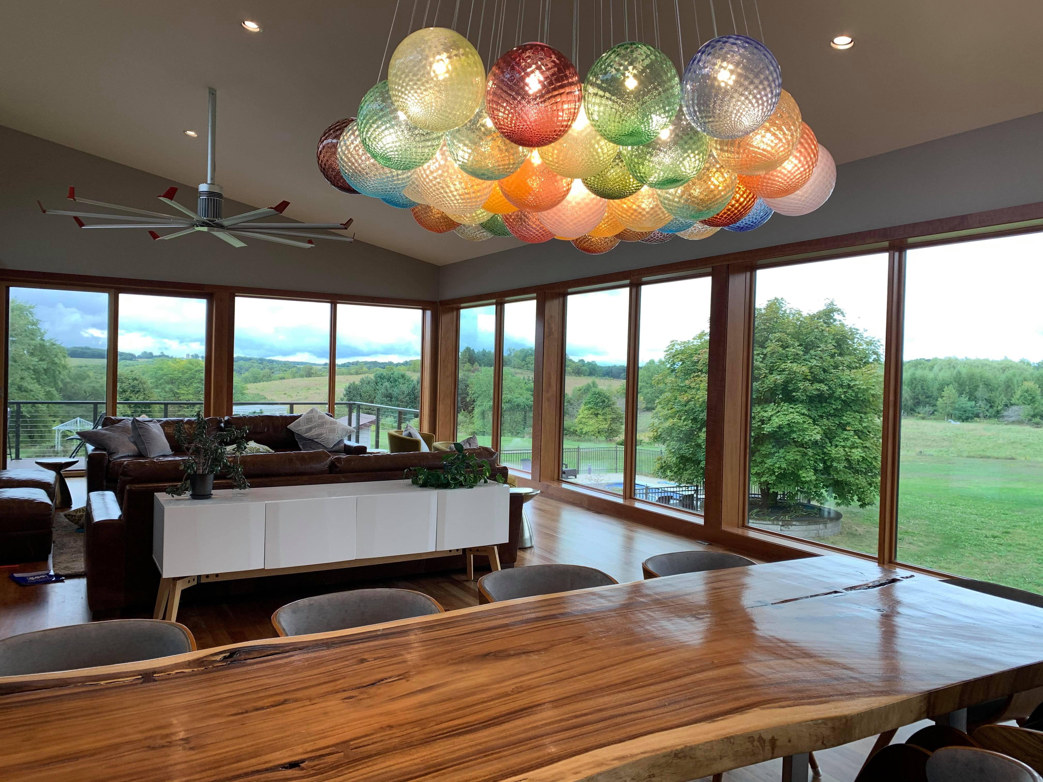 Italian 37 lights ceiling chandelier, with colored transparent Murano glass spheres For Sale