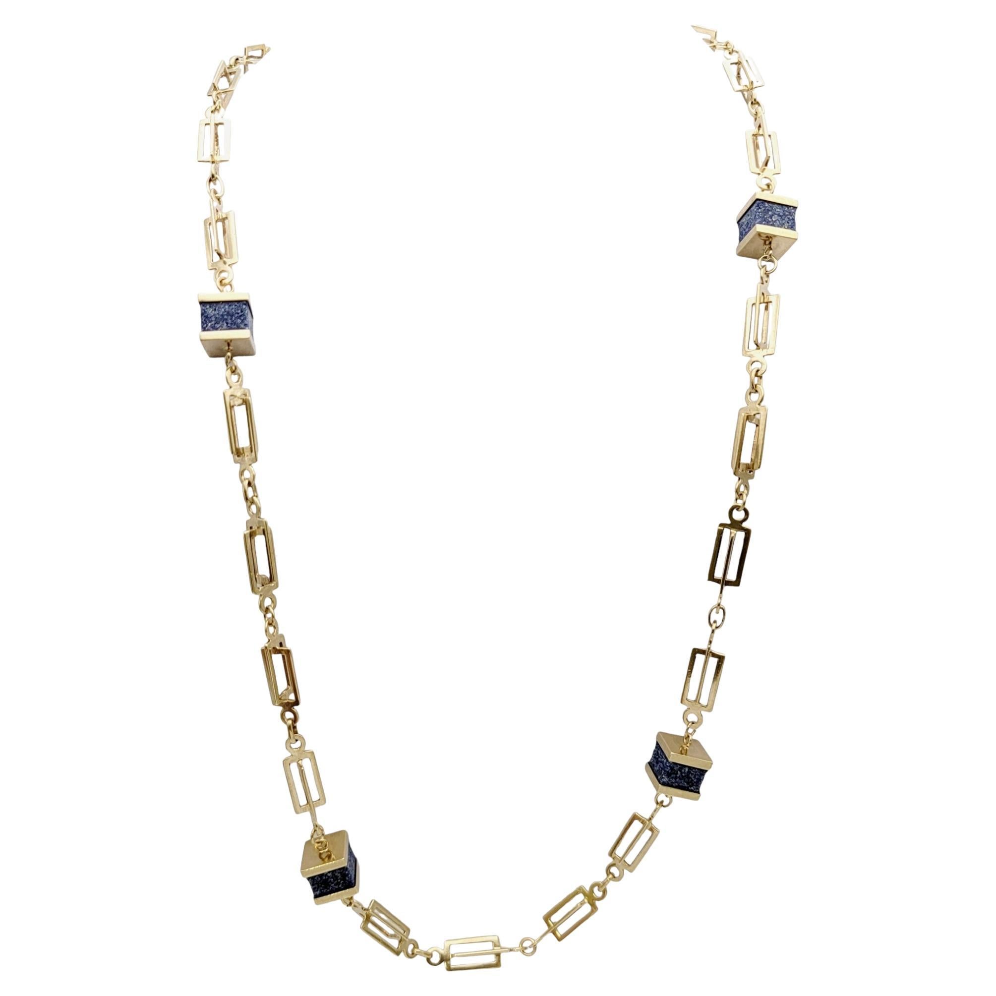 Collier station carré de 37 pouces de long en lapis-lazuli avec chaîne en or jaune 14 carats