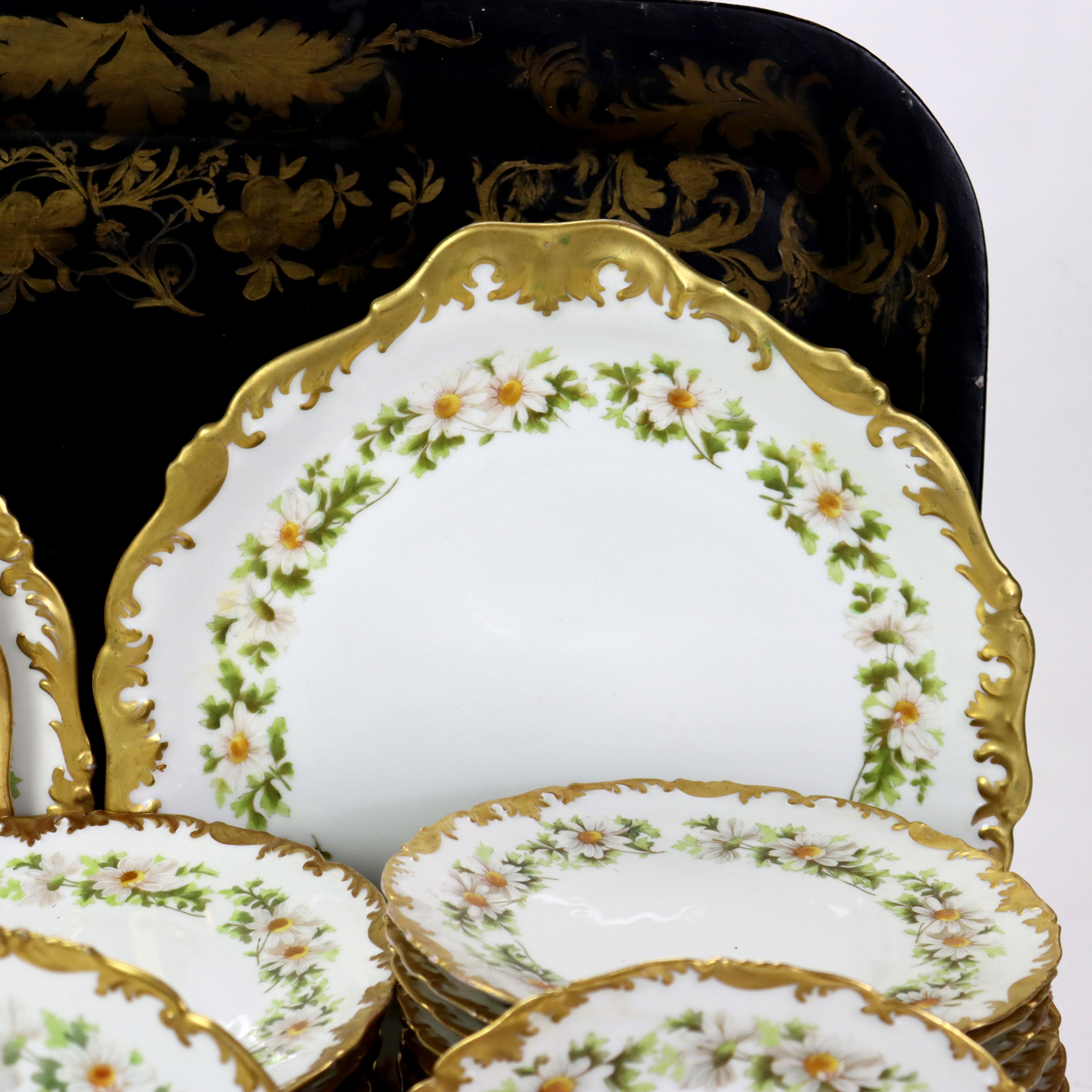 37 piatti di porcellana Limoges d'epoca con bordi dorati e margherite c1940 in vendita 2