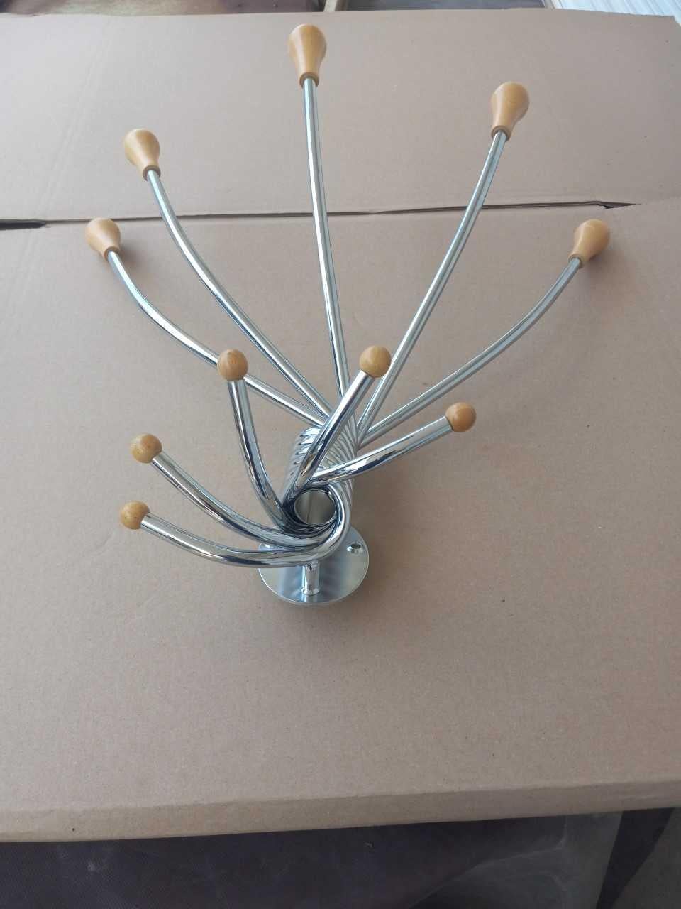 Zerodisegno Zerodisegno è stato formato negli anni '80 in Italia da Carlo Poggio. L'azienda produce pezzi di design e mobili unici e in edizione limitata. Zerodisegno si avvale della collaborazione di artigiani italiani e importanti designer di