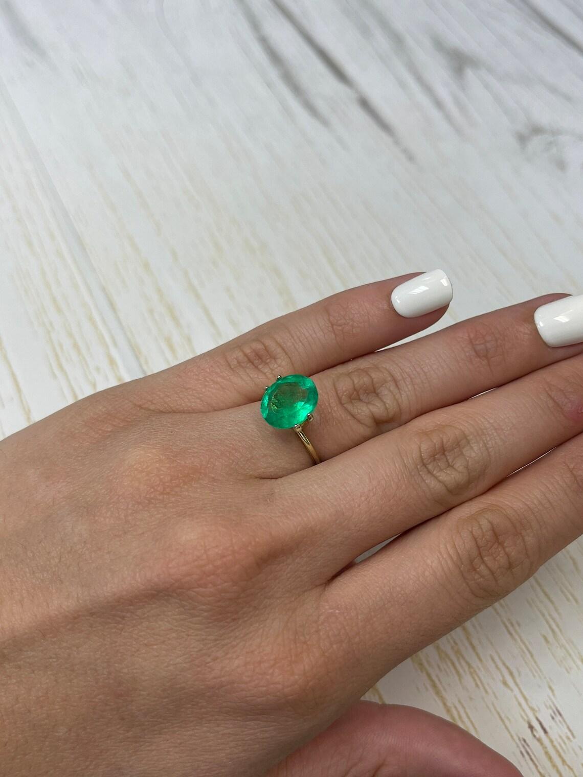 3.70 Carat 12x10 Electric Green Colombian Emerald - Oval Cut  May Birthstone For Sale 3