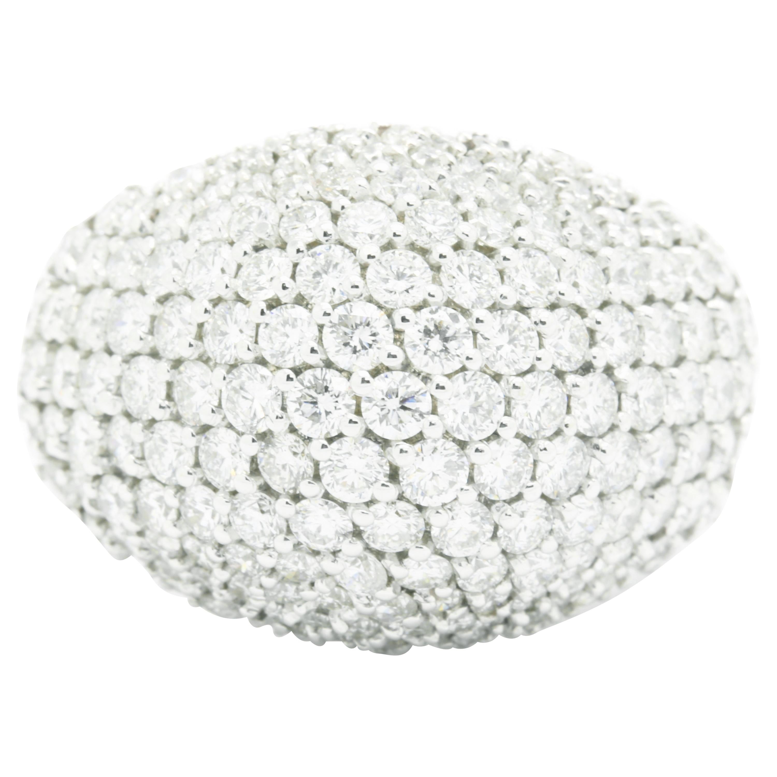 Bague Dome en or blanc 18 carats avec pavé de diamants de 3,70 carats