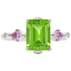 3.70 Carat Emerald Cut Peridot, Kite-Shaped Pink Sapphire and Diamond Ring 18KW