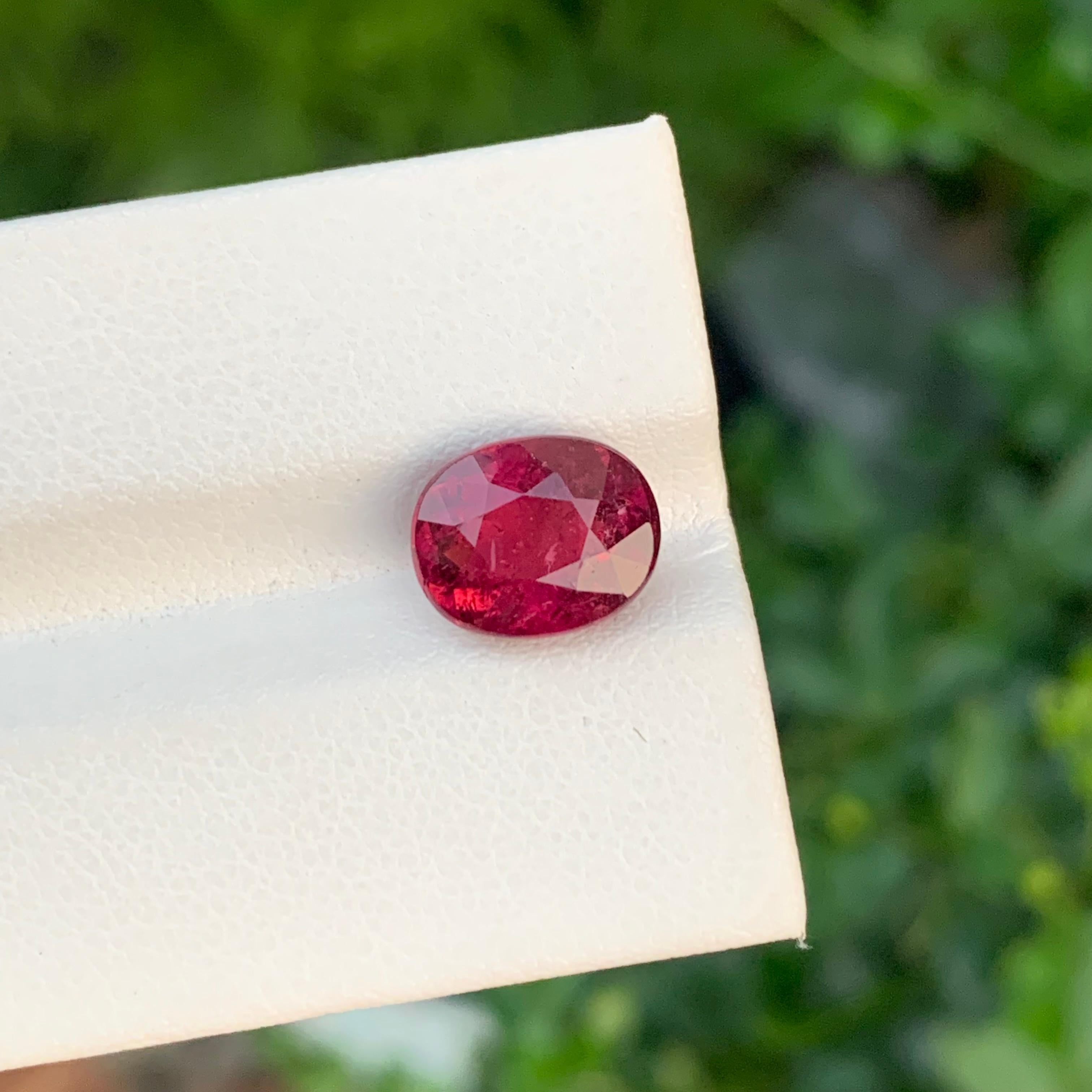 3,70 Karat Wunderschöner facettierter Rubellit-Turmalin in ovaler Form für Ring in Ovalform mit Rubellit im Angebot 5