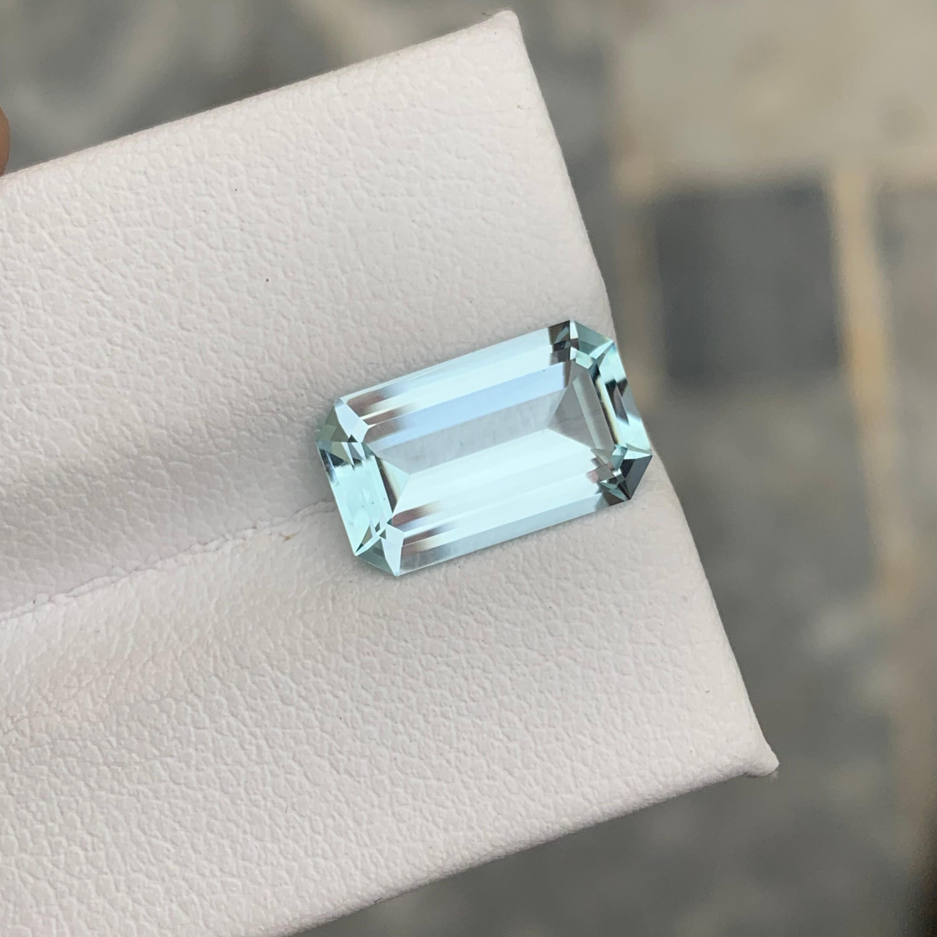 Gemstone Type : Aquamarine
Weight : 3.70 Carats
Dimensions : 13.2x7.9x4.9 mm
Clarity : Eye Clean
Origin : Pakistan
Shape: Emerald
Color: Light Blue
Certificate: On Demand
Birthstone Month: March
It has a shielding effect on your energy field and has
