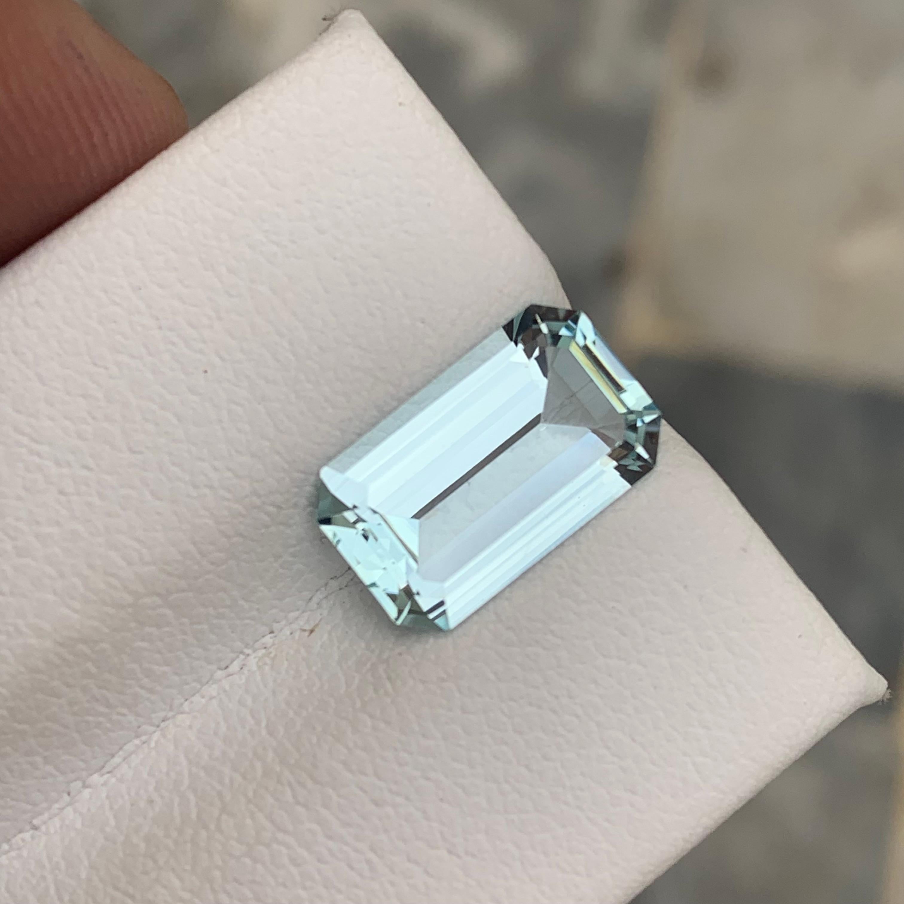 3.70 Carat Light Seafoam Color Loose Aquamarine March Birthstone In New Condition For Sale In Peshawar, PK