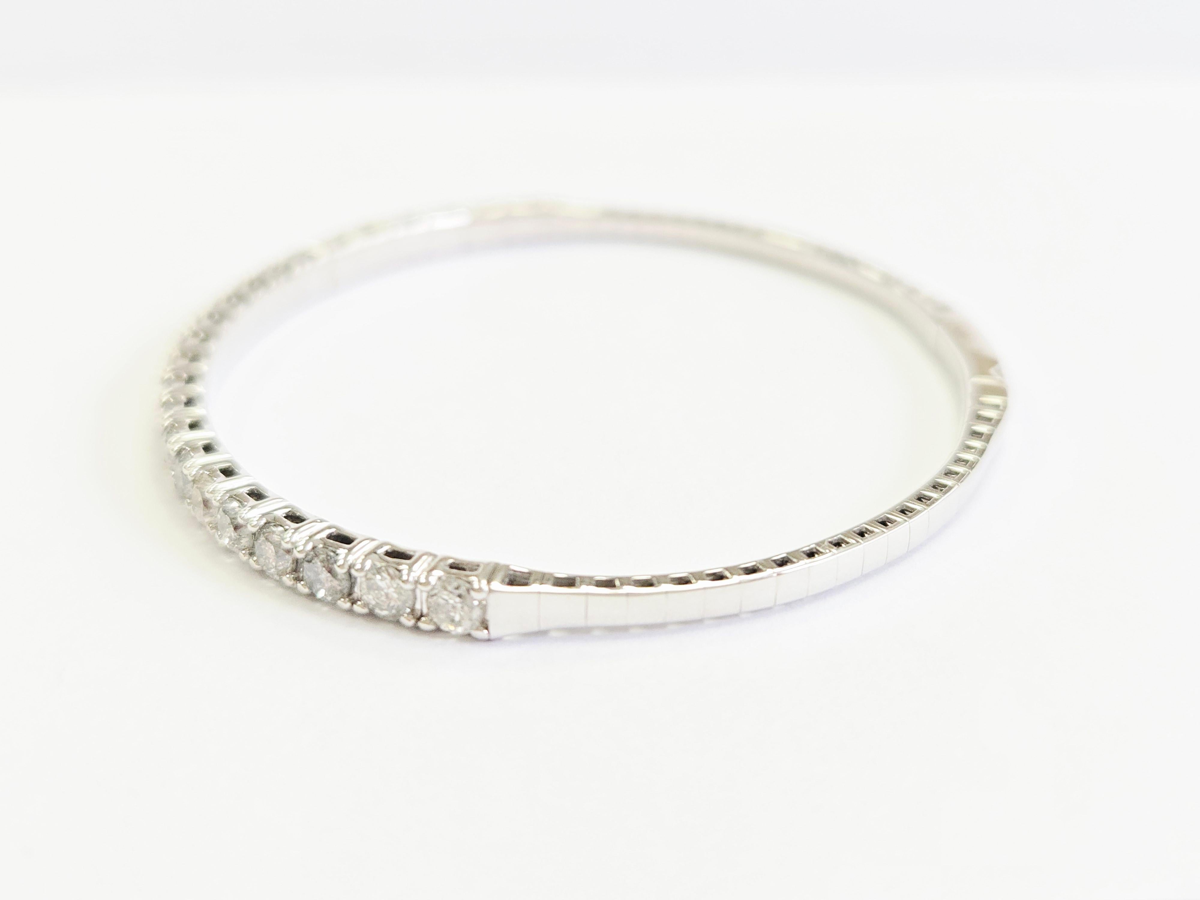 3.70 Carat Natural Diamond Flexible Bangle White Gold 14 Karat en Nuevo estado para la venta en Great Neck Plaza, NY