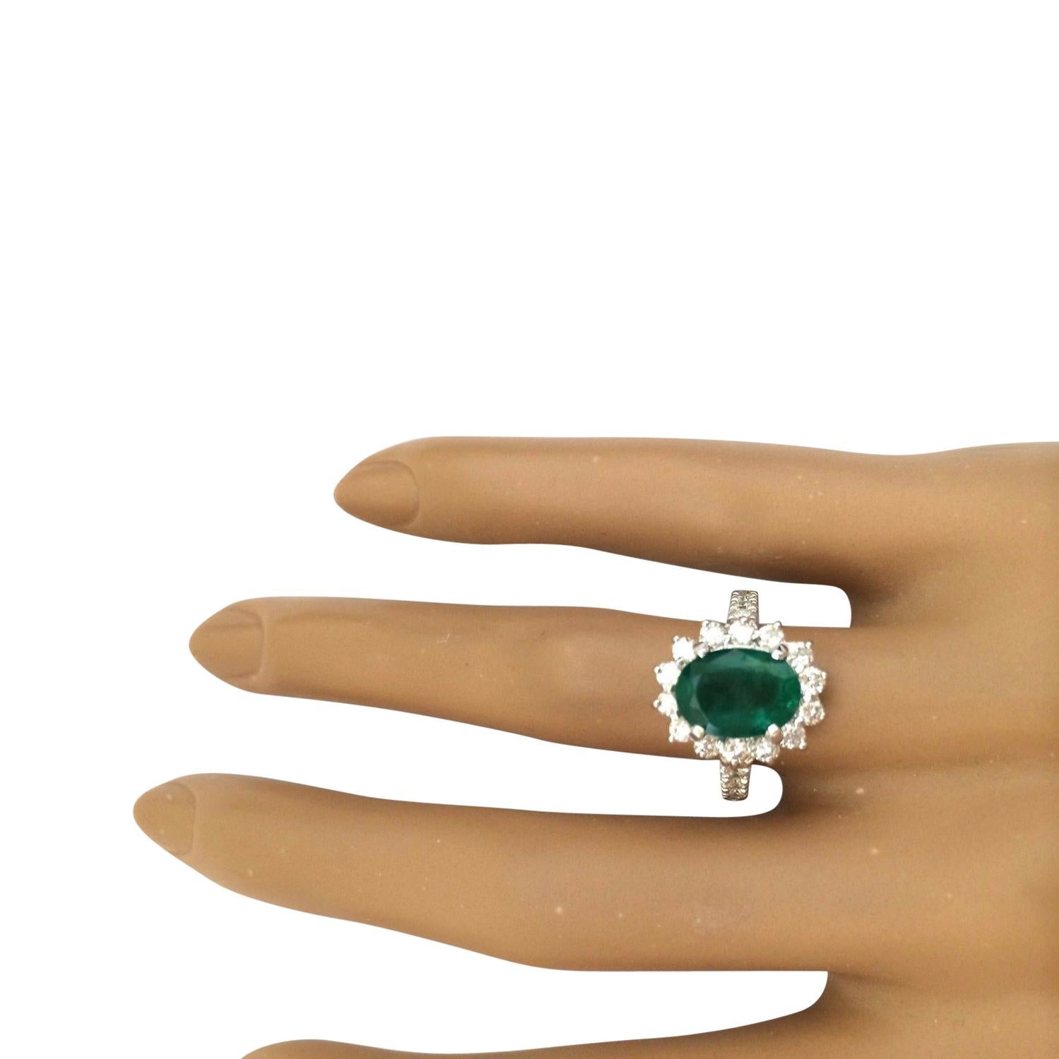 Women's Natural Emerald 14 Karat Solid White Gold Diamond Ring For Sale