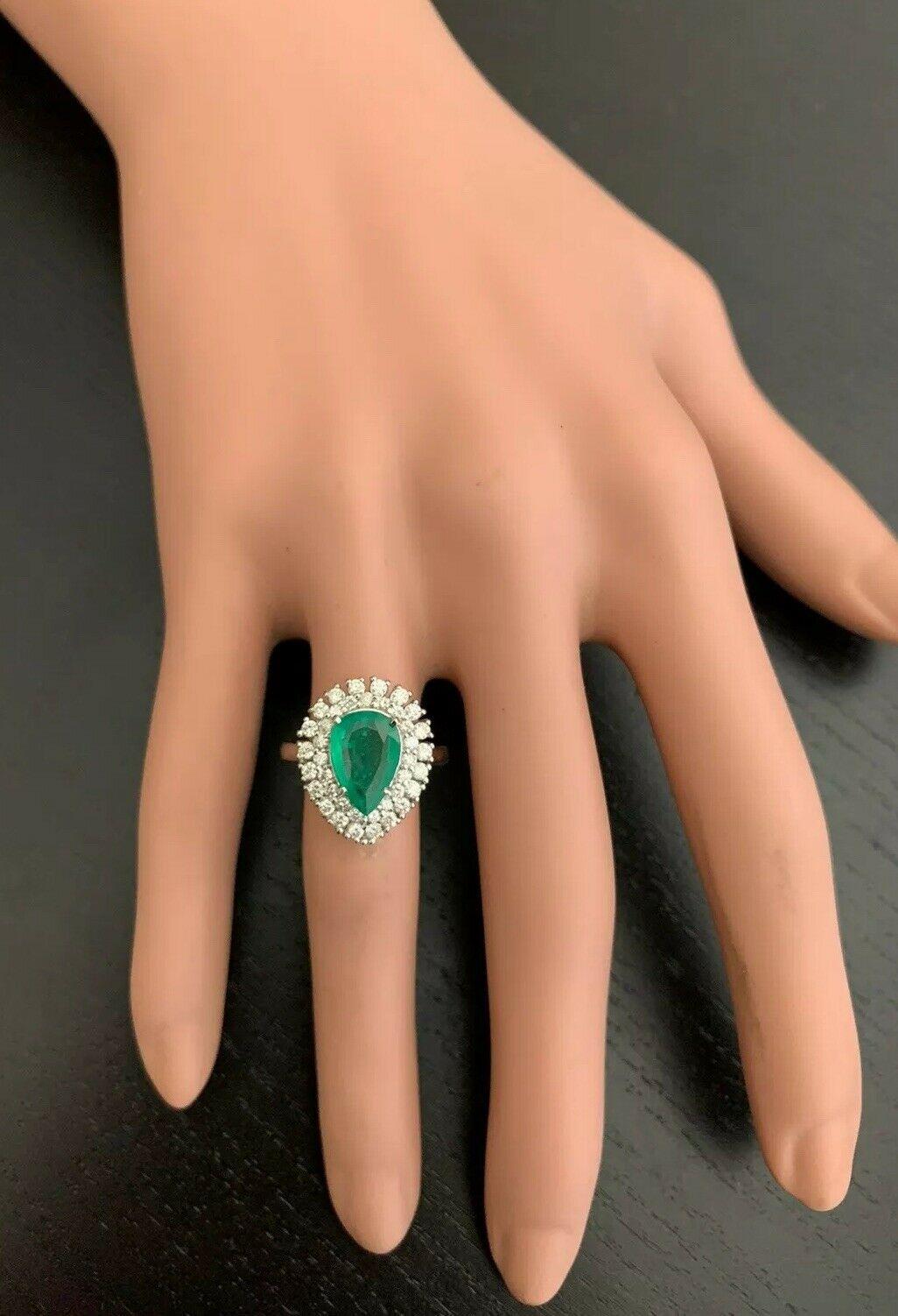 Women's or Men's 3.70 Carat Natural Emerald and Diamond 14 Karat Solid White Gold Ring For Sale