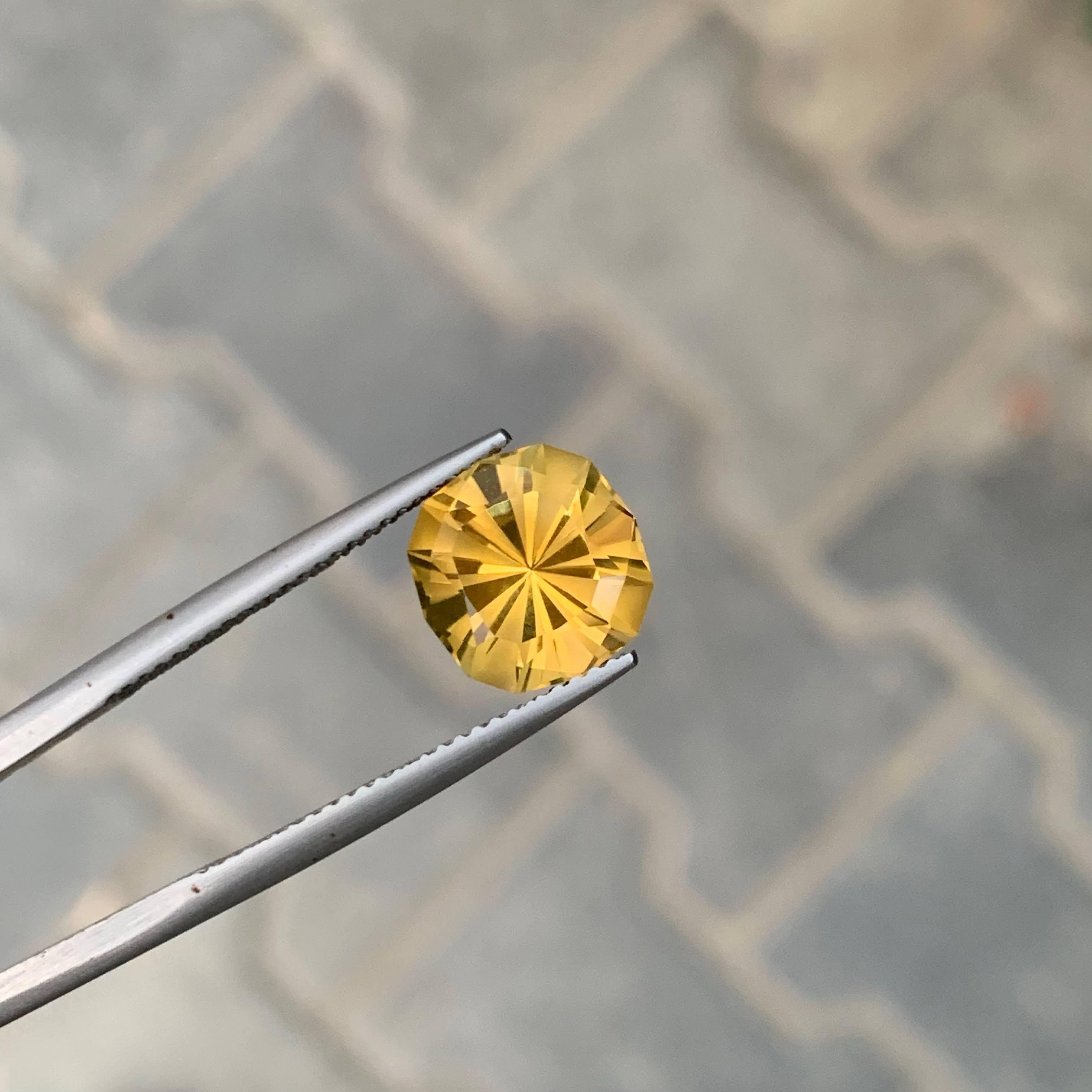 Moderne 3.70 Carat Natural Loose Golden Citrine Fancy Cushion Cut Brazilian Gemstone (pierre précieuse brésilienne) en vente