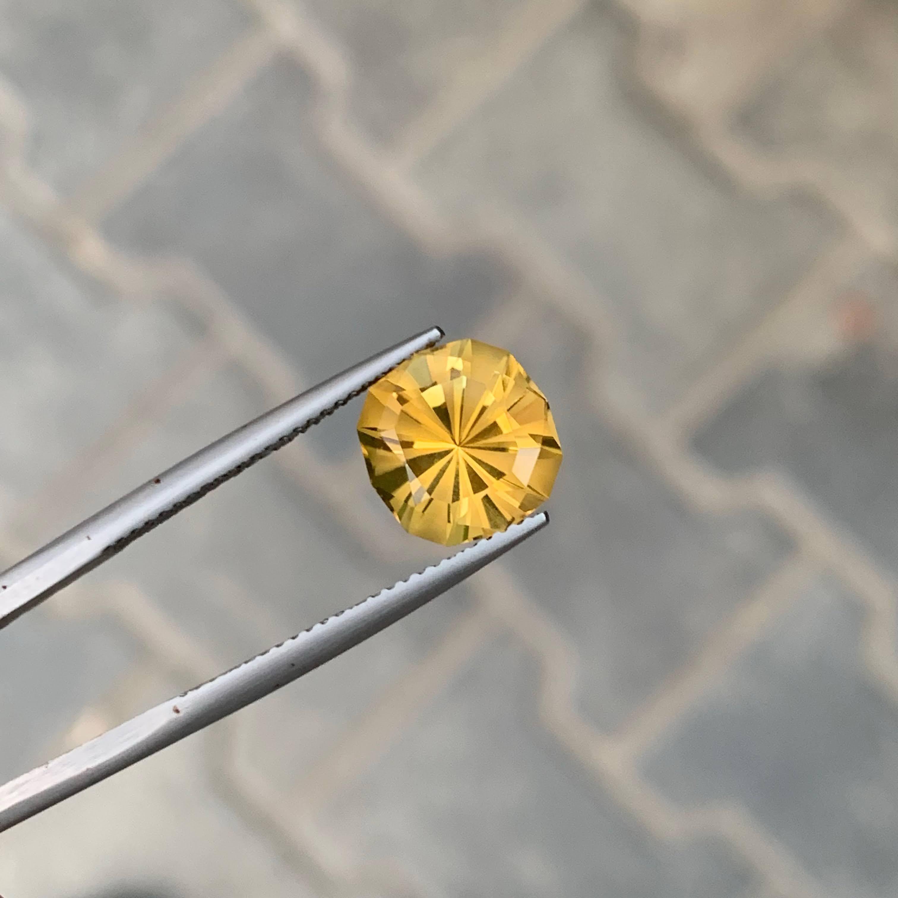 3.70 Carat Natural Loose Golden Citrine Fancy Cushion Cut Brazilian Gemstone (pierre précieuse brésilienne) en vente 2