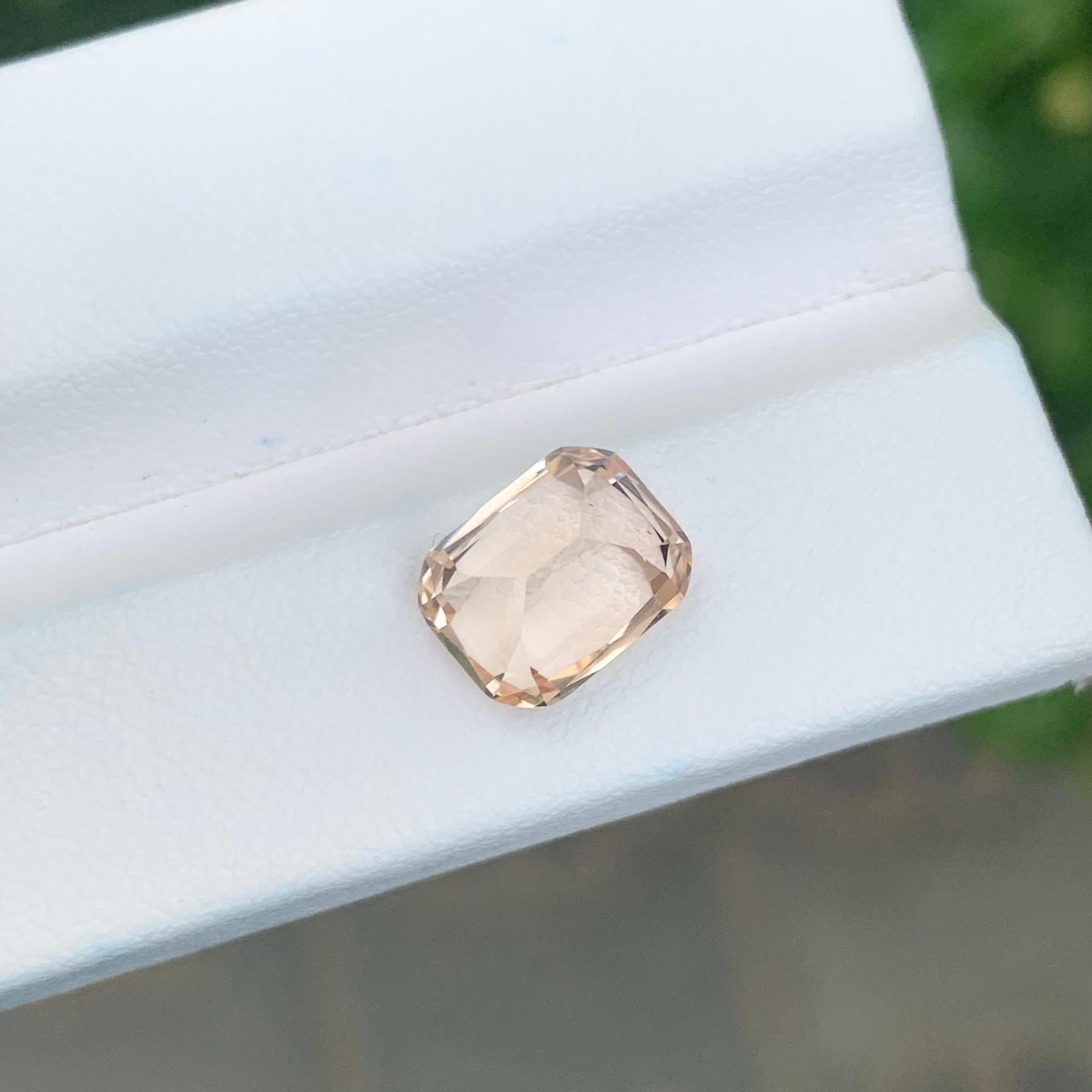 3.70 Carat Natural Loose Imperial Topaz Cushion Shape Gemstone (pierre précieuse en forme de coussin) Unisexe en vente