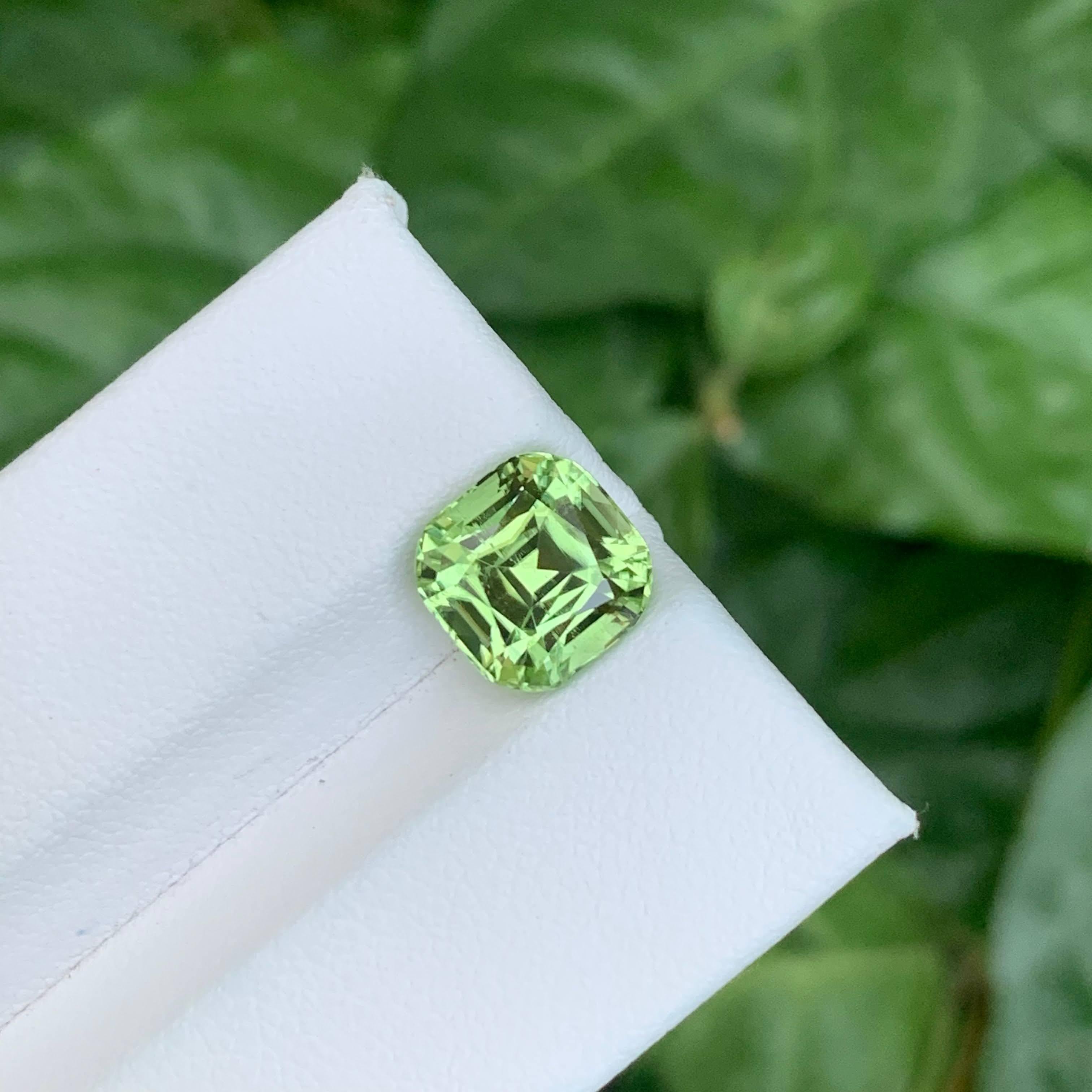 Taglio cuscino 3.70 carati di tormalina verde chiaro naturale sfusa con taglio a cuscino Gemma afgana in vendita