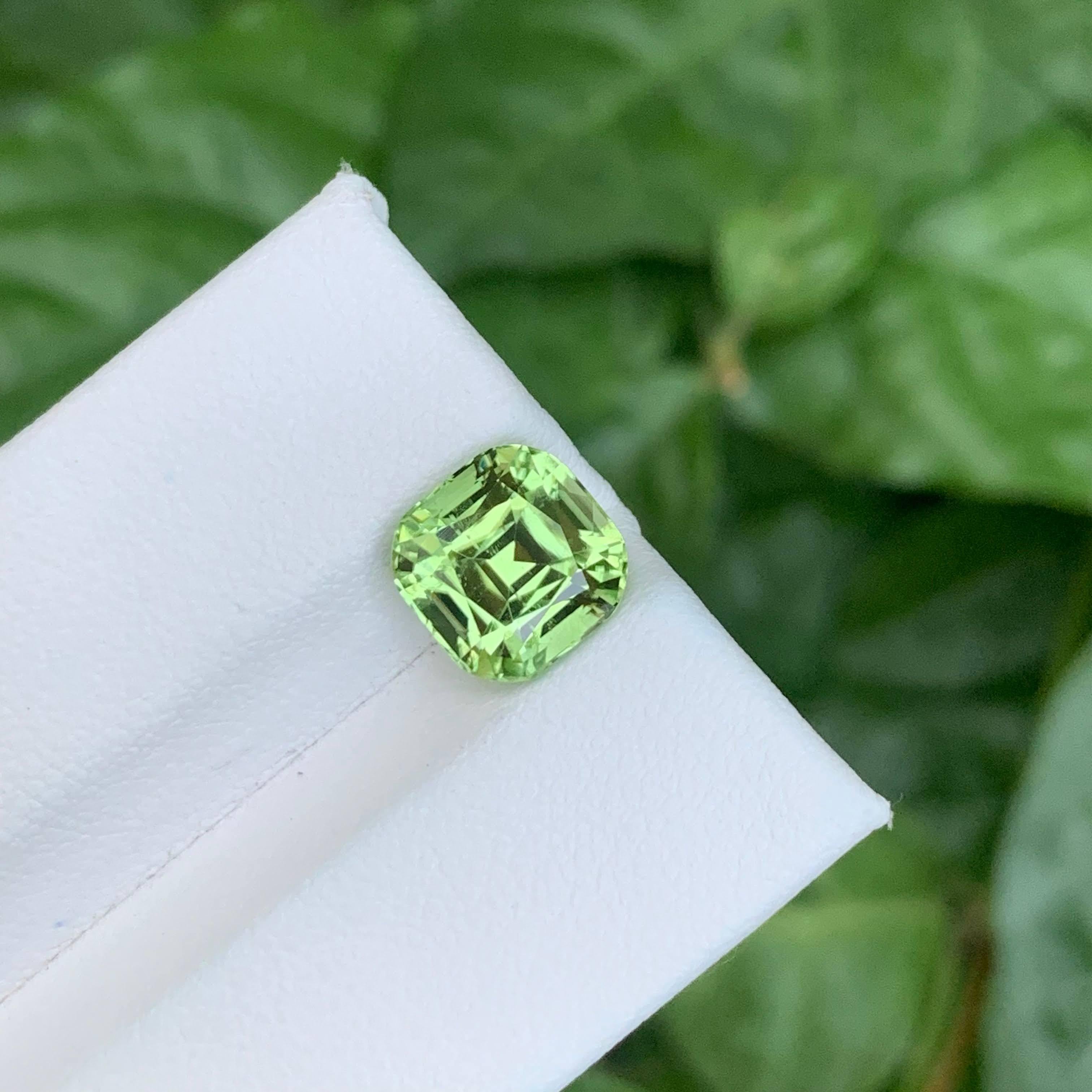 3.70 carati di tormalina verde chiaro naturale sfusa con taglio a cuscino Gemma afgana In condizioni Nuovo in vendita a Bangkok, TH