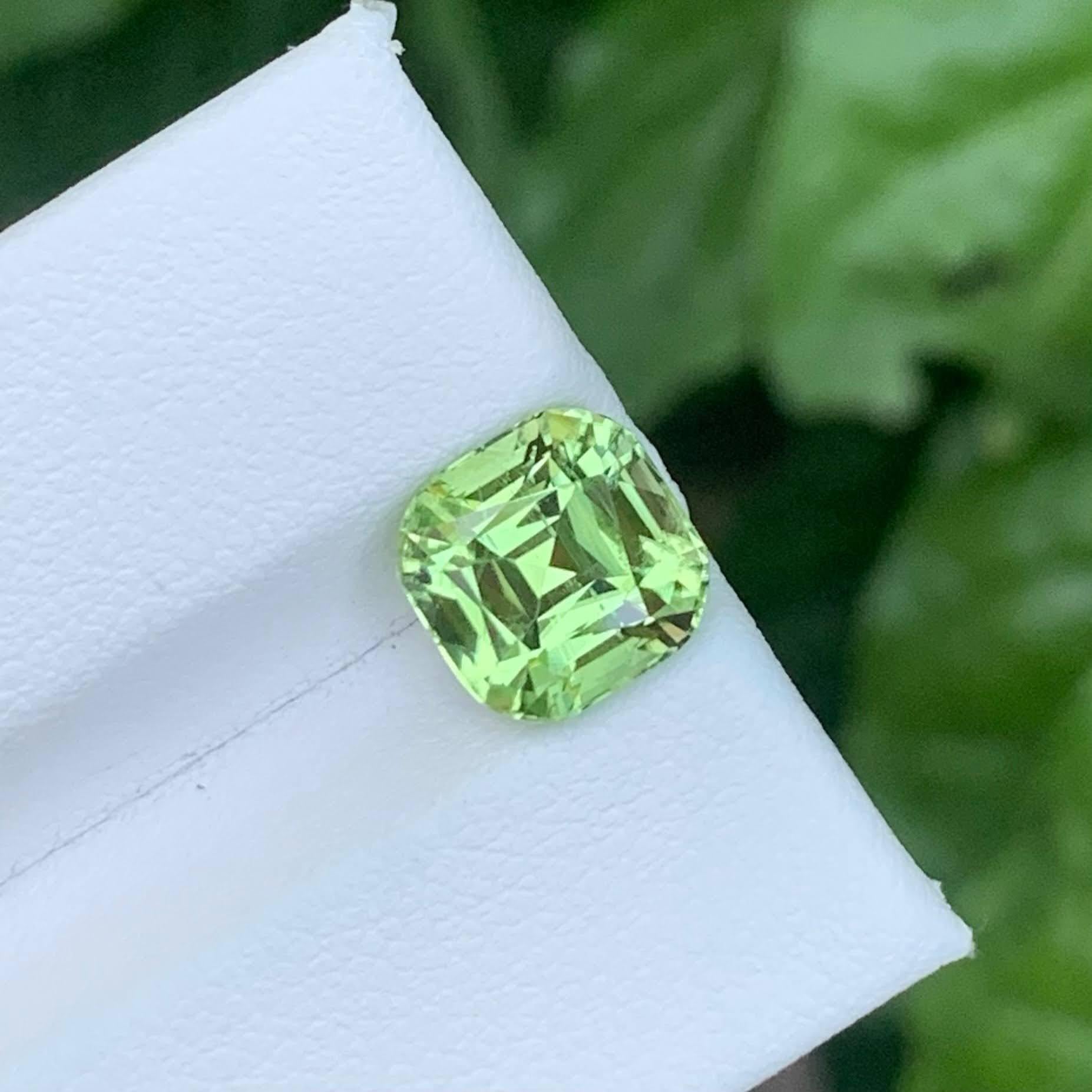 3.70 carati di tormalina verde chiaro naturale sfusa con taglio a cuscino Gemma afgana in vendita 3