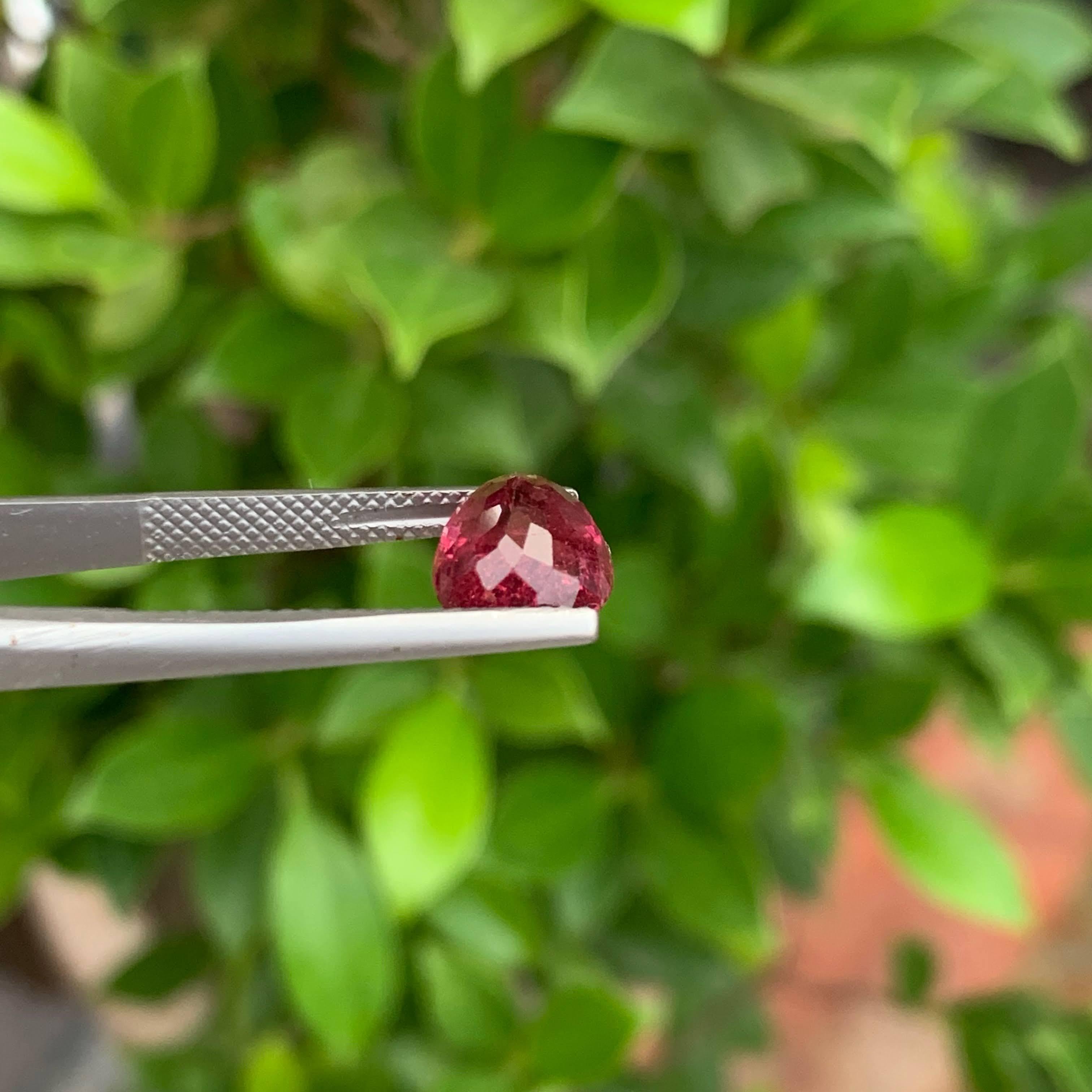 Taglio ovale 3,70 carati di tormalina rubelite naturale sciolta, taglio ovale, gemma afgana in vendita