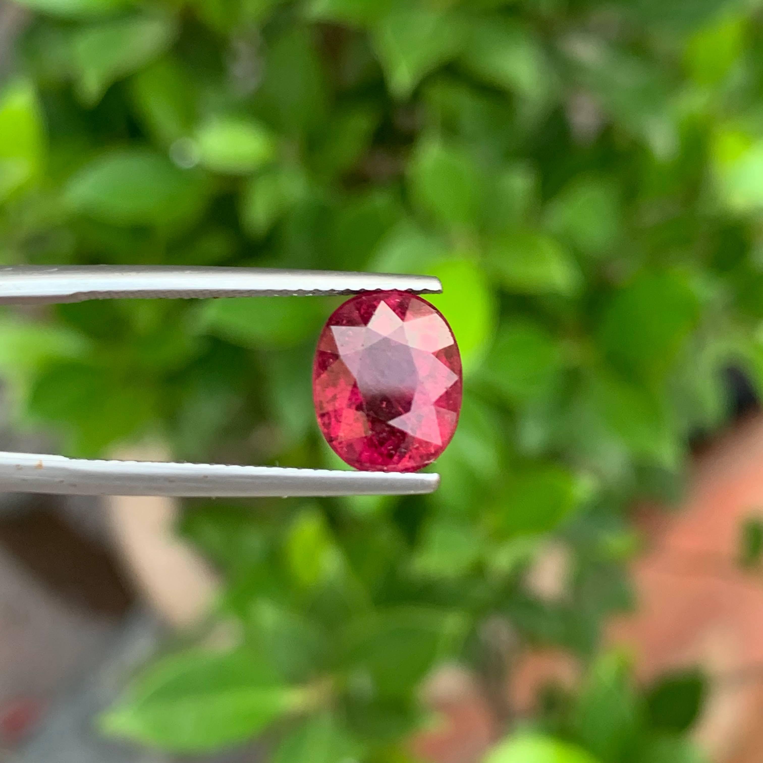 3,70 carati di tormalina rubelite naturale sciolta, taglio ovale, gemma afgana In condizioni Nuovo in vendita a Bangkok, TH