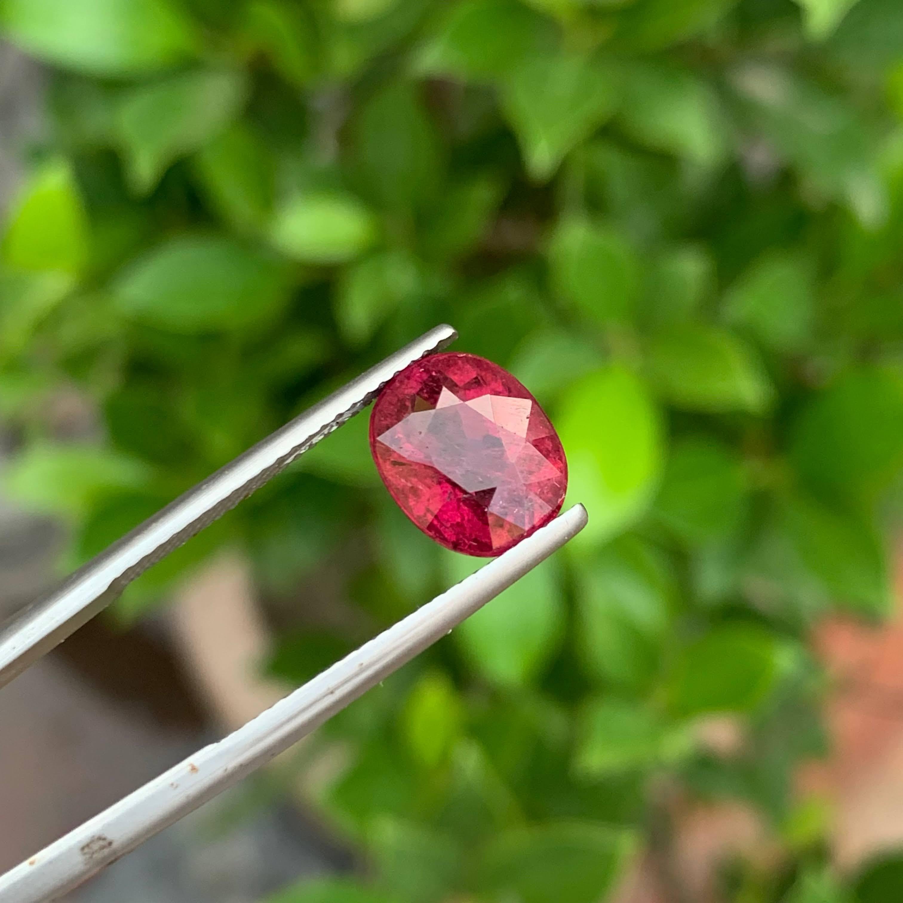 3,70 carati di tormalina rubelite naturale sciolta, taglio ovale, gemma afgana in vendita 2