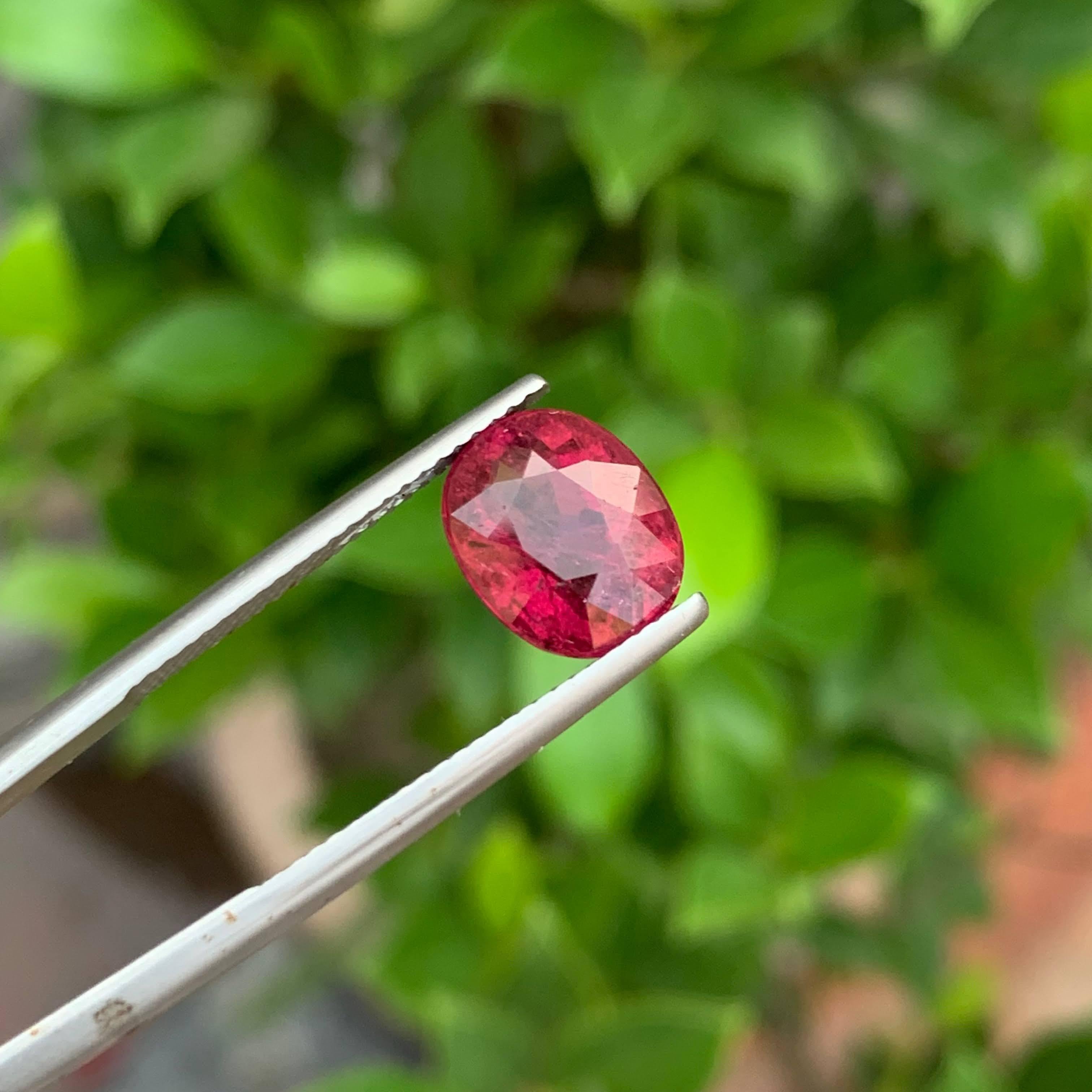 3,70 carati di tormalina rubelite naturale sciolta, taglio ovale, gemma afgana in vendita 3