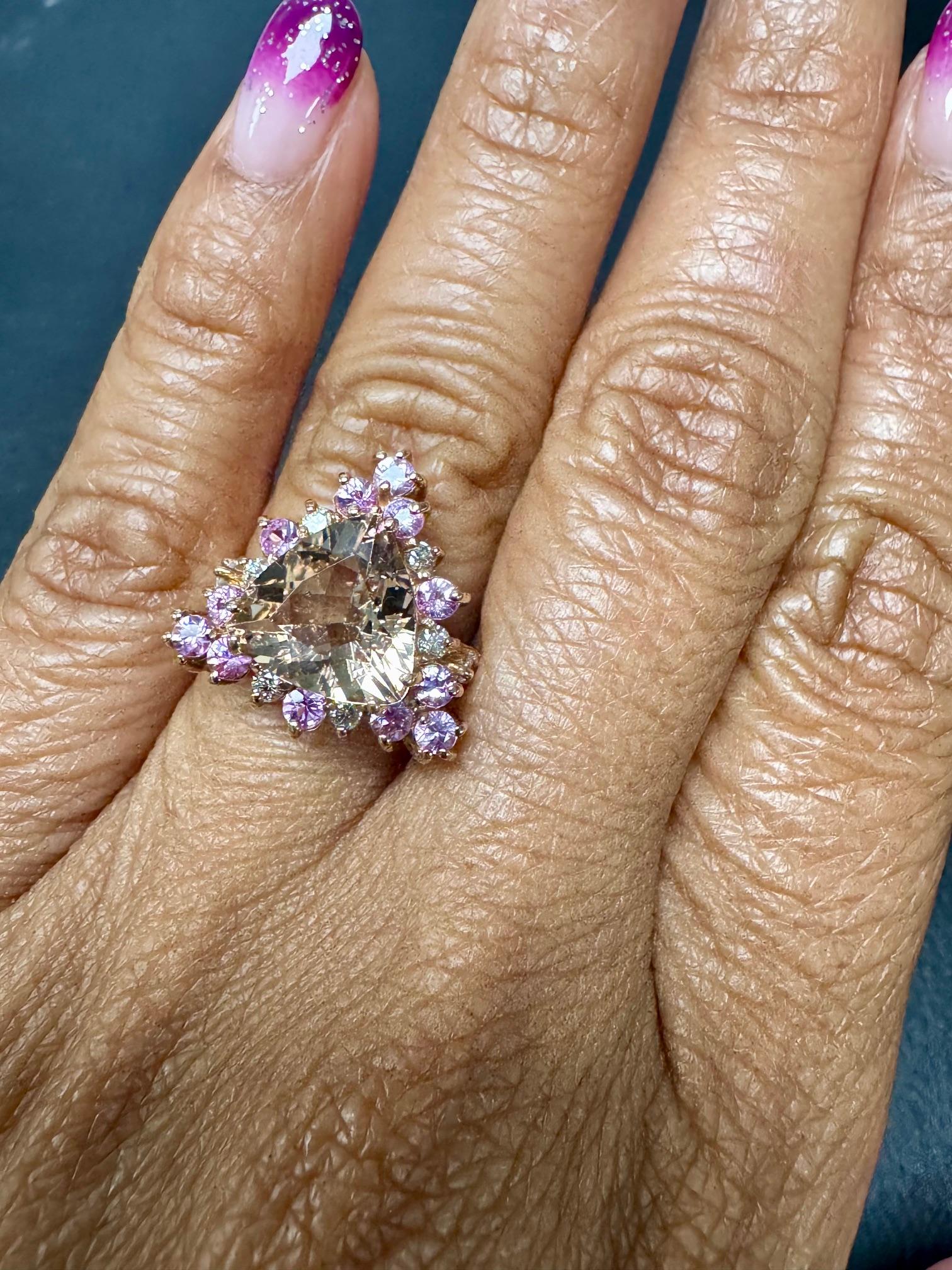 Bague cocktail en or rose avec diamant et Morganite naturelle de 3,70 carats en vente 3