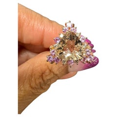 Anello da cocktail in oro rosa con diamante e morganite naturale da 3,70 carati