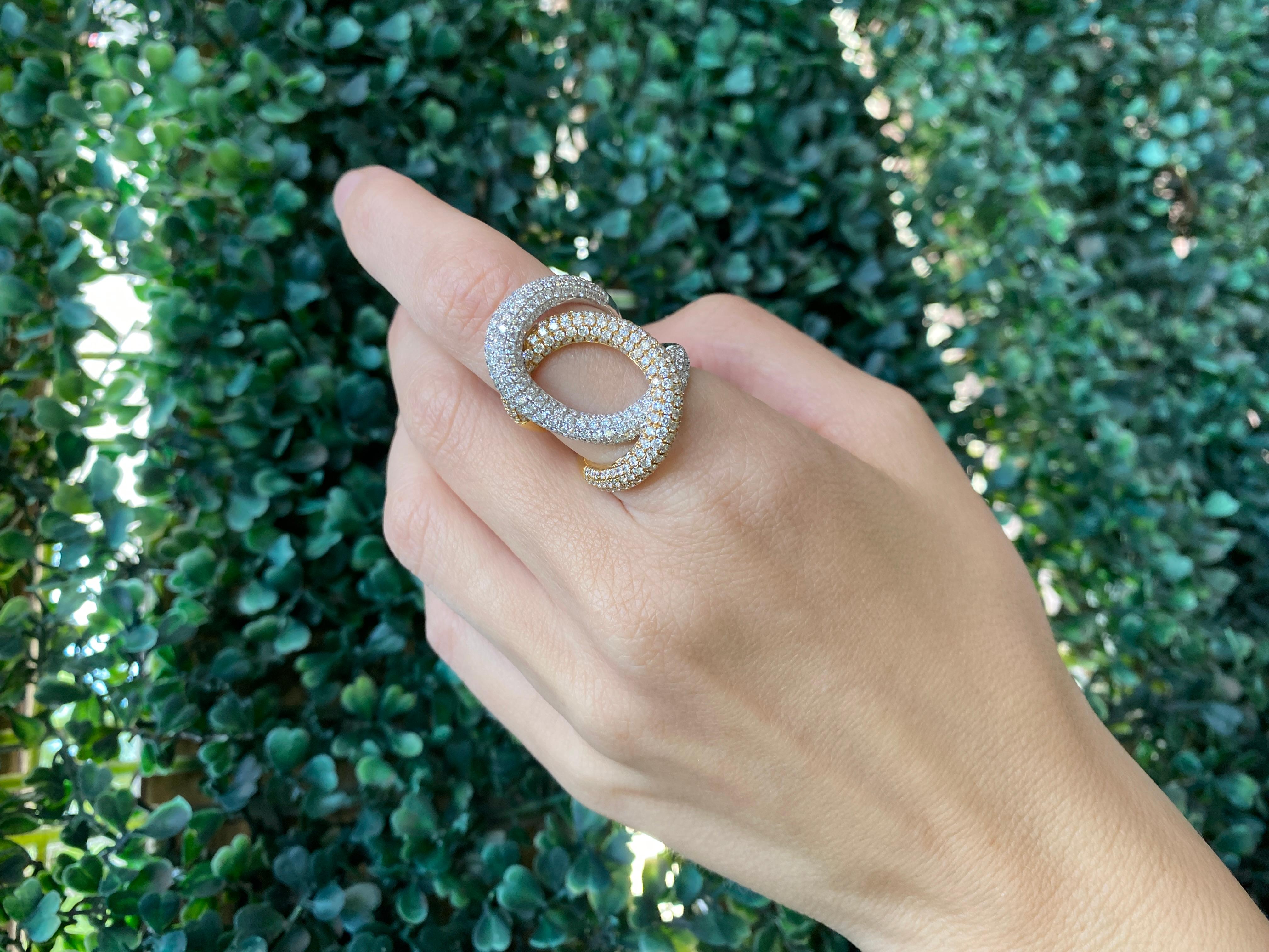 Anillo Espiral de Oro Blanco y Amarillo de 18 Quilates con Diamantes Engastados de 3,70 Quilates en venta 5