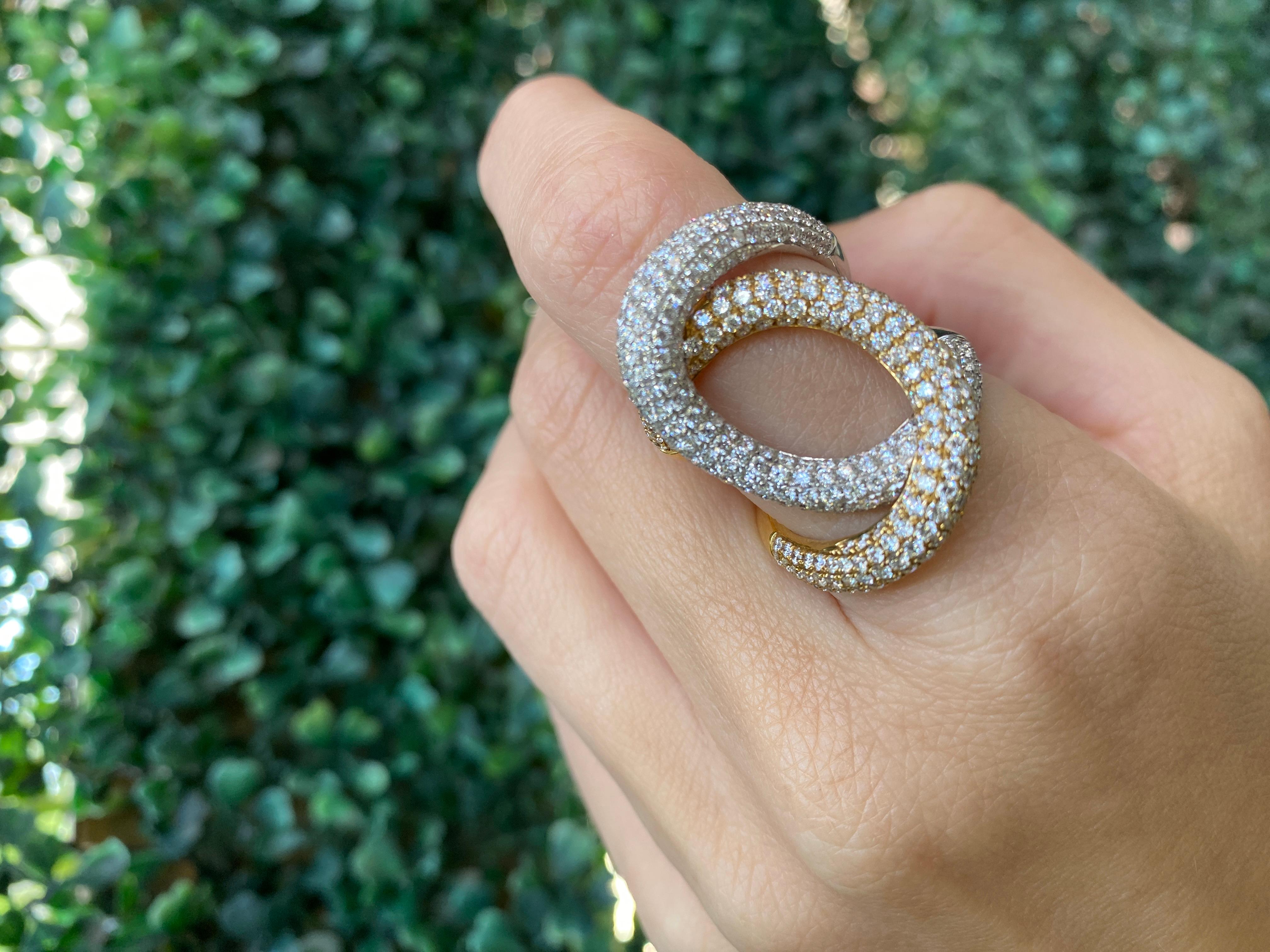 Anillo Espiral de Oro Blanco y Amarillo de 18 Quilates con Diamantes Engastados de 3,70 Quilates en venta 6