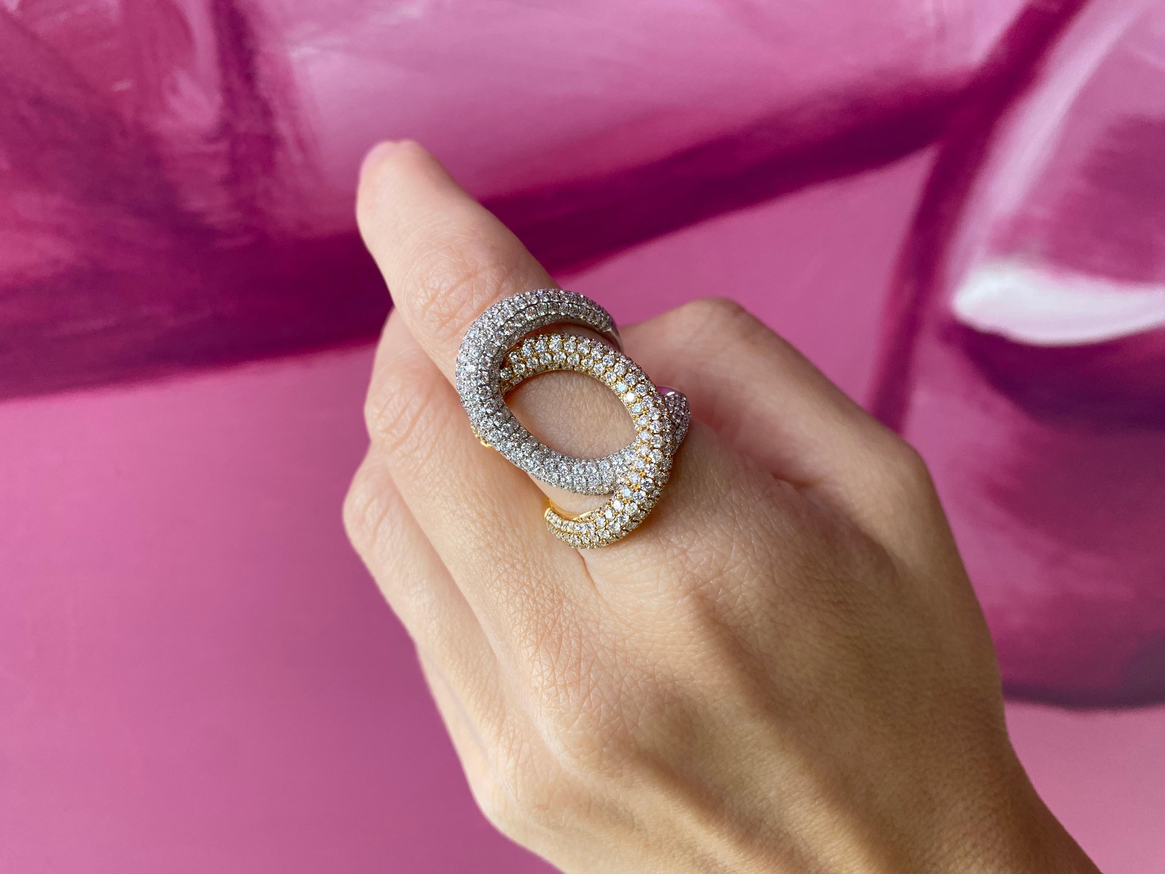 Anillo Espiral de Oro Blanco y Amarillo de 18 Quilates con Diamantes Engastados de 3,70 Quilates en venta 9